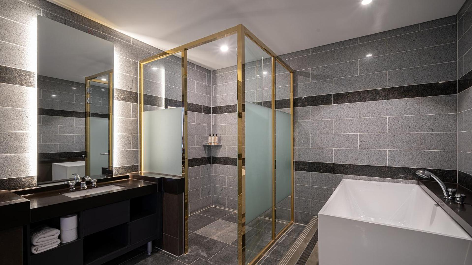 	Multiple Tower Suite + Breakfast for 4 + Yacht Discount Coupon + Karaoke Discount Coupon (available on Friday and Saturday)