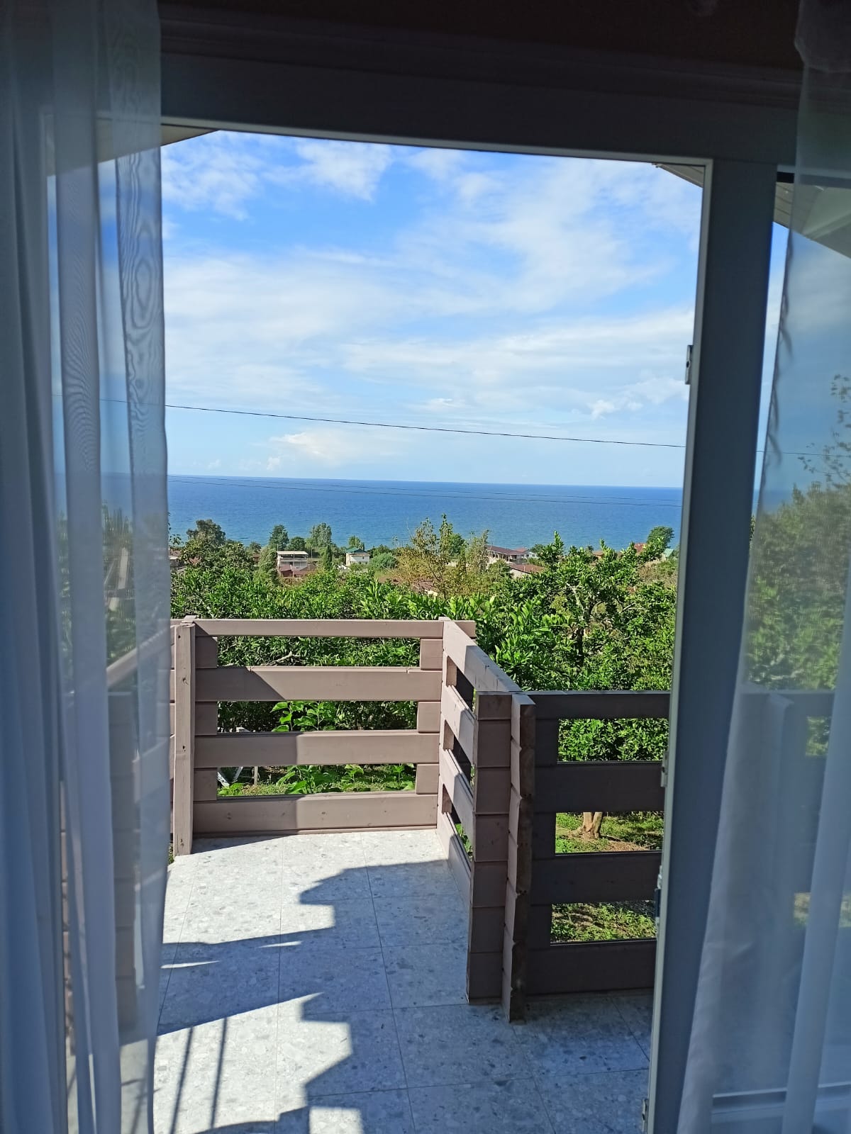 Четырехместный домик № 4 с отличным видом на море