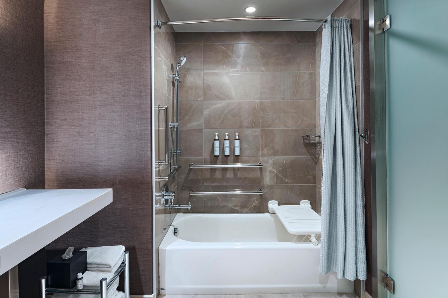 Extended Deluxe King Room, Deluxe Guest room (Mobility Accessible w/ Tub)