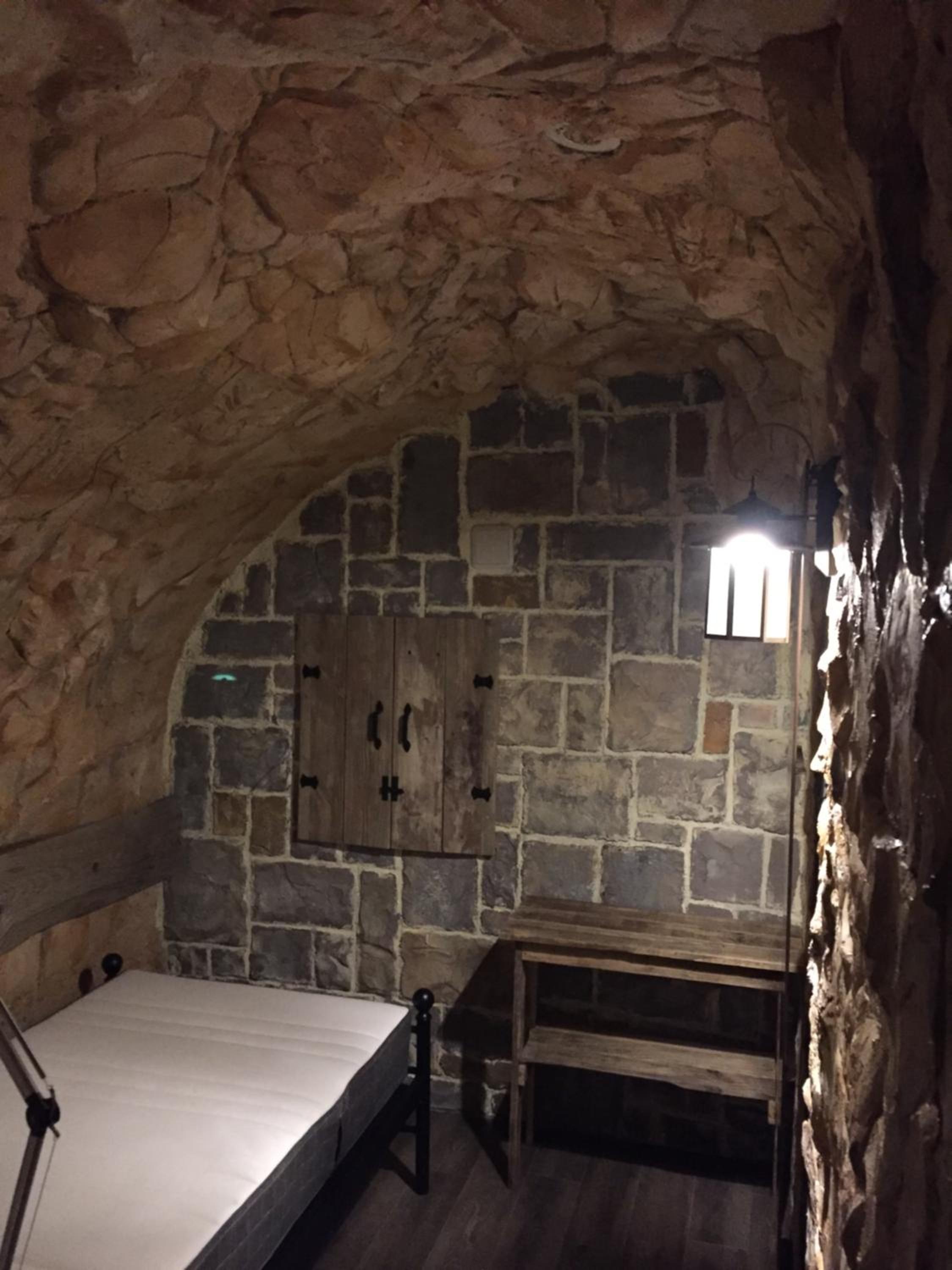 Single Room with Shared Bathroom