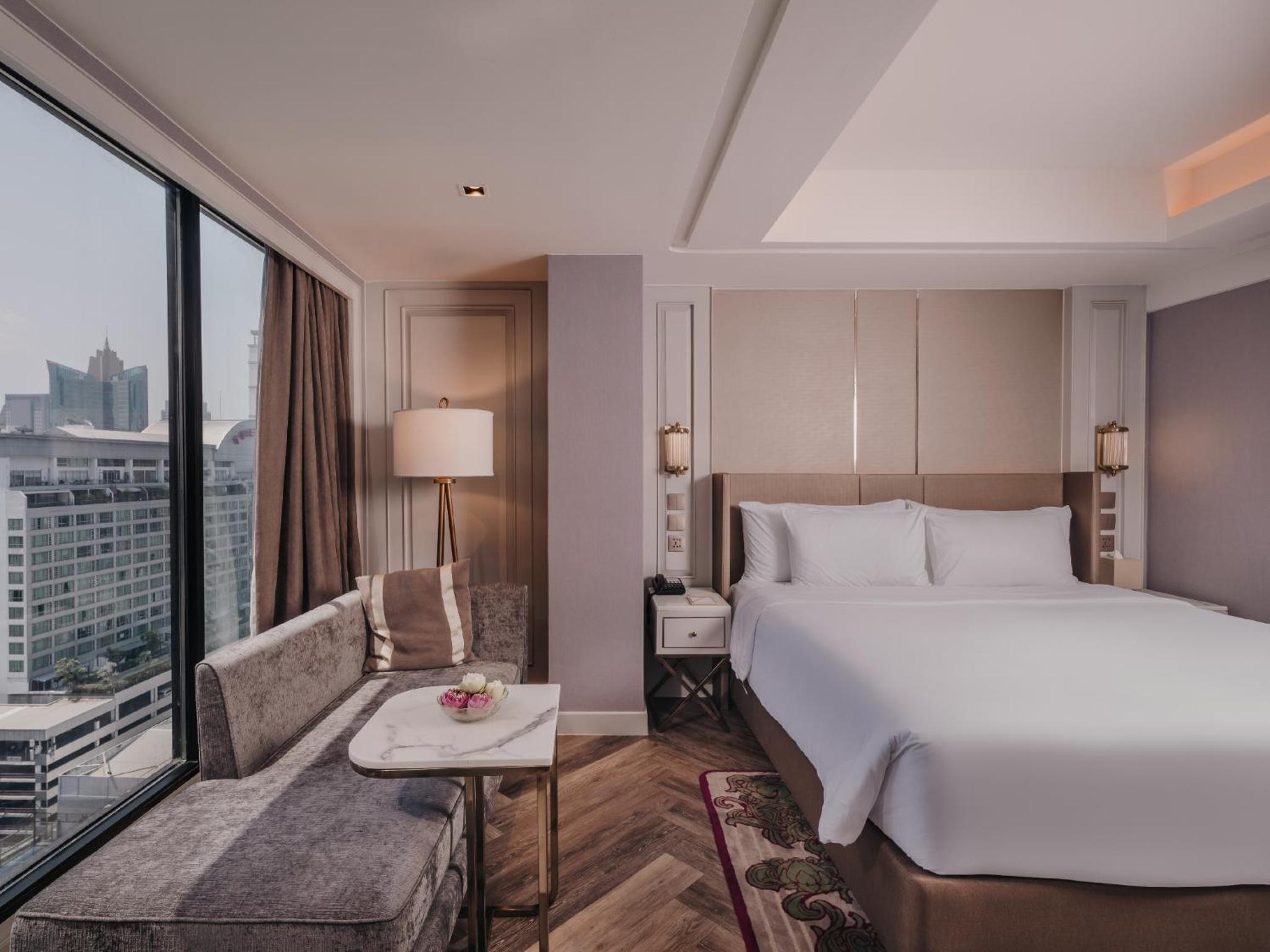 Premier Corner Room