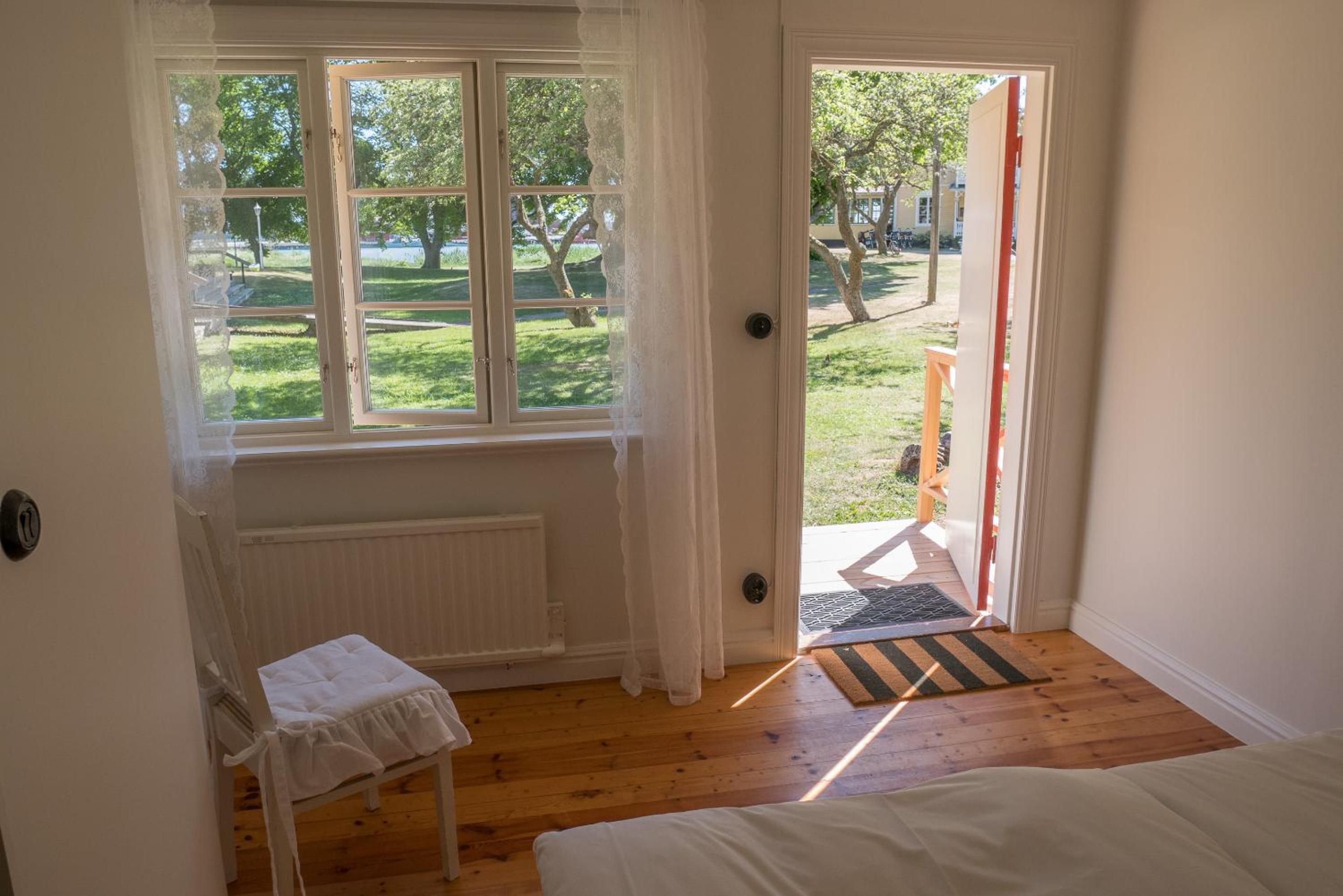 Queen Room with Garden View