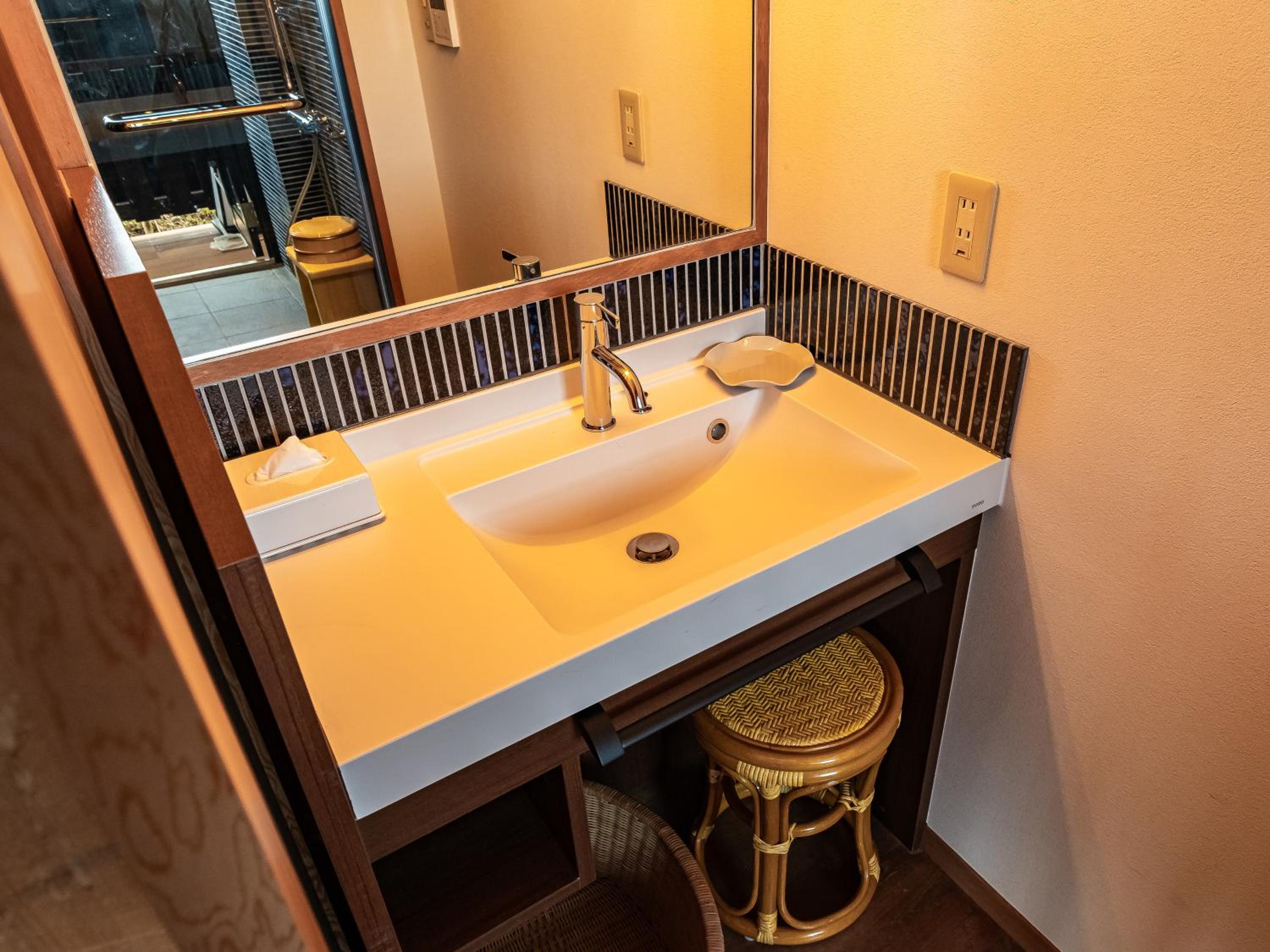 Japanese and Western style room 35㎡ Double or Twin Room with private open-air bath