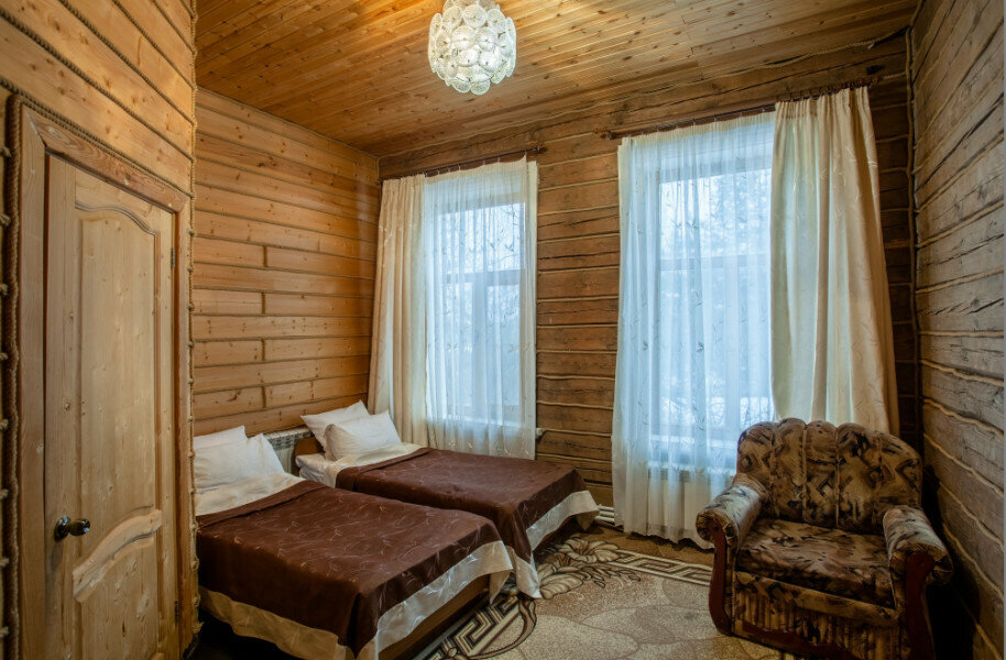 Коричневый