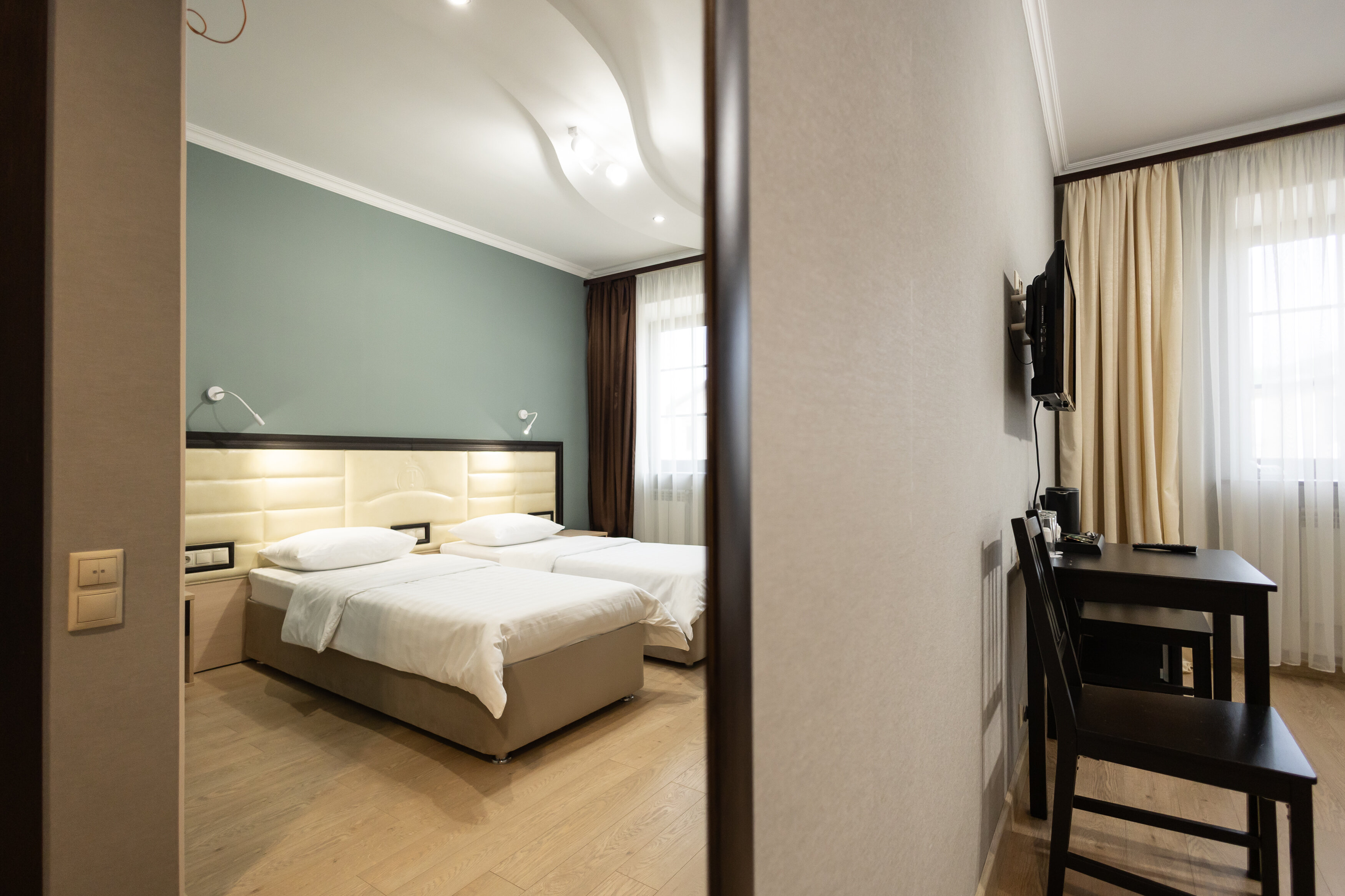 Просторный двухместный номер с 2 отдельными кроватями