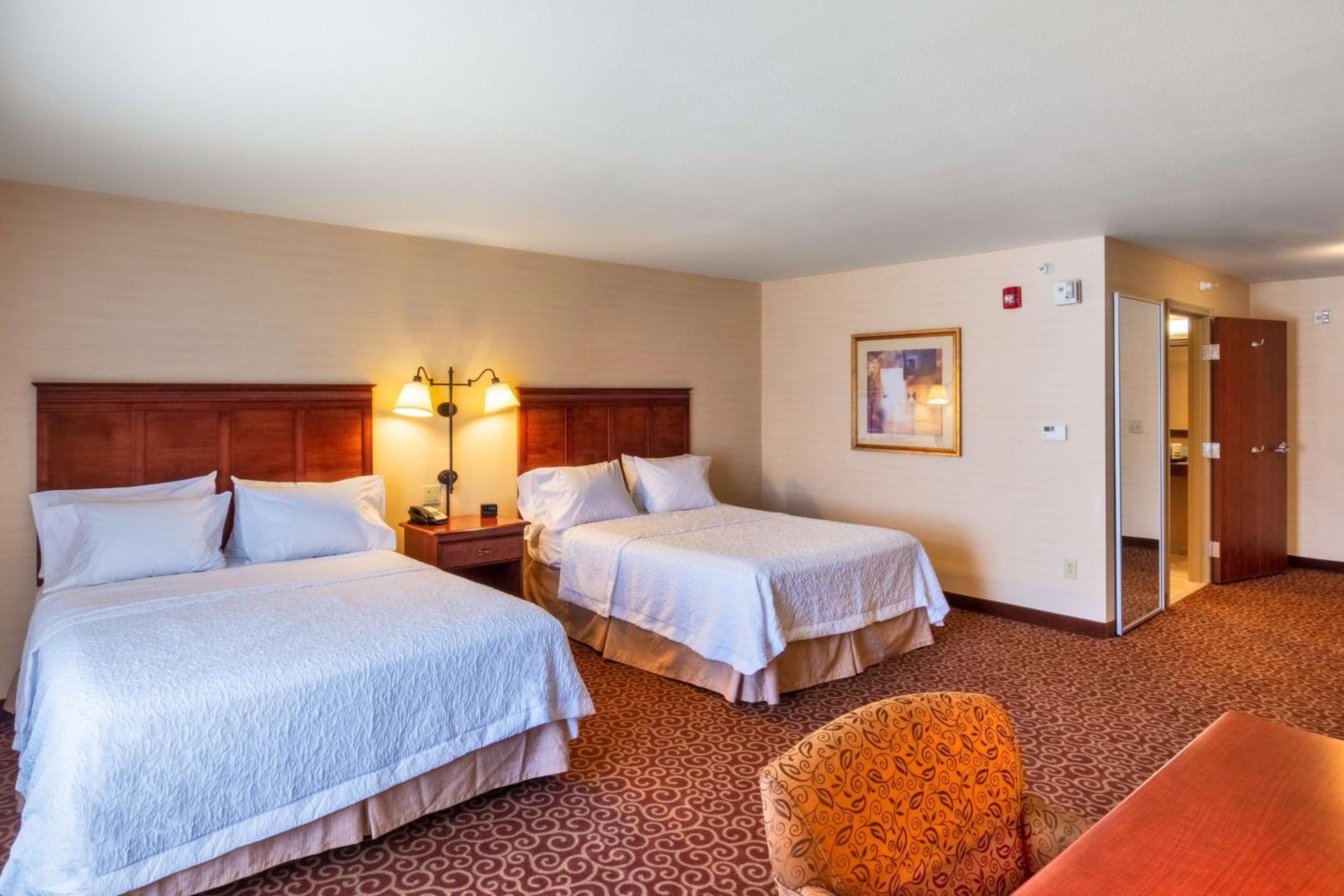 Queen Room with Two Queen Beds - Hearing Access/Non-Smoking