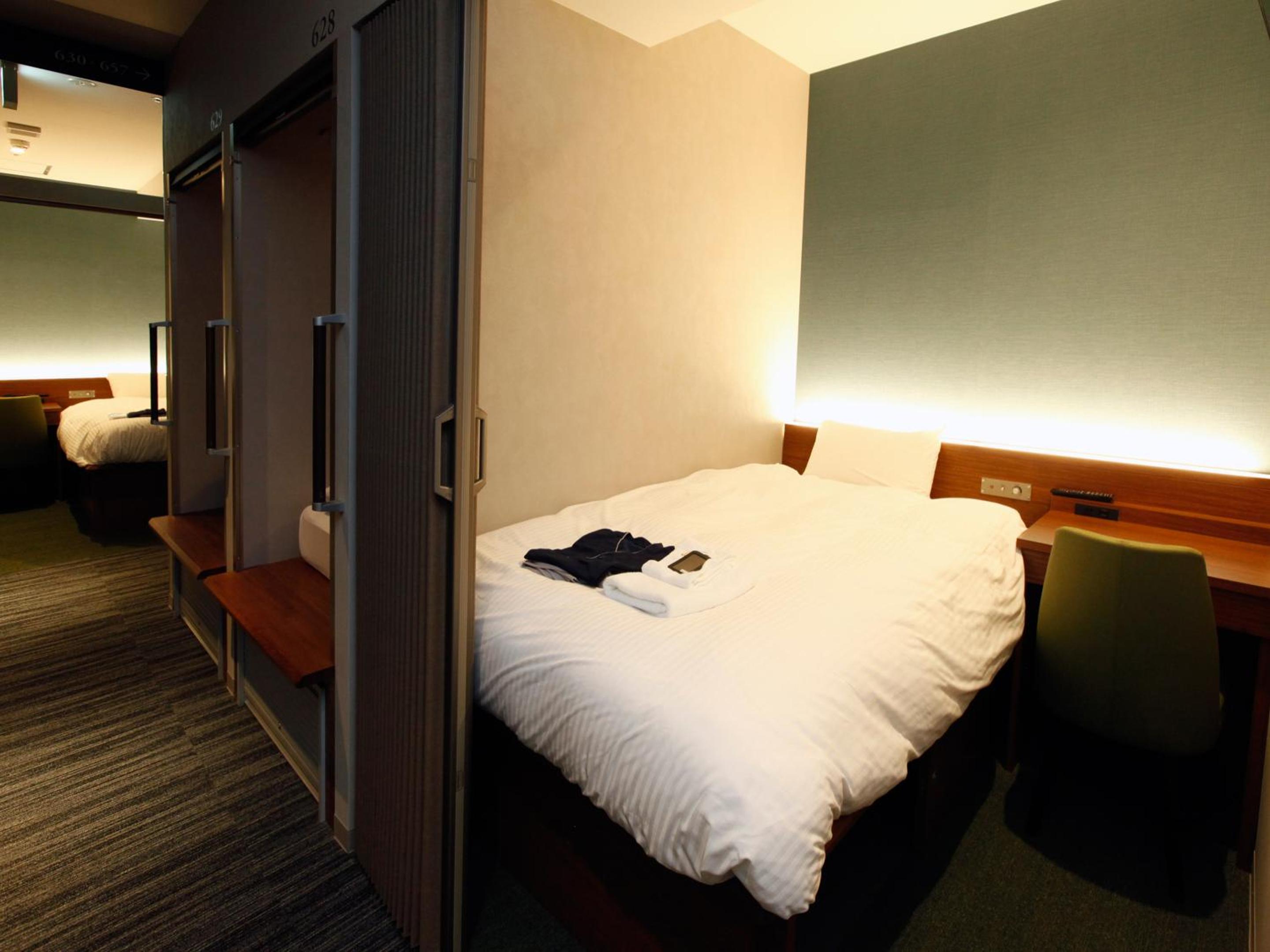 Deluxe Capsule Room - Male Only