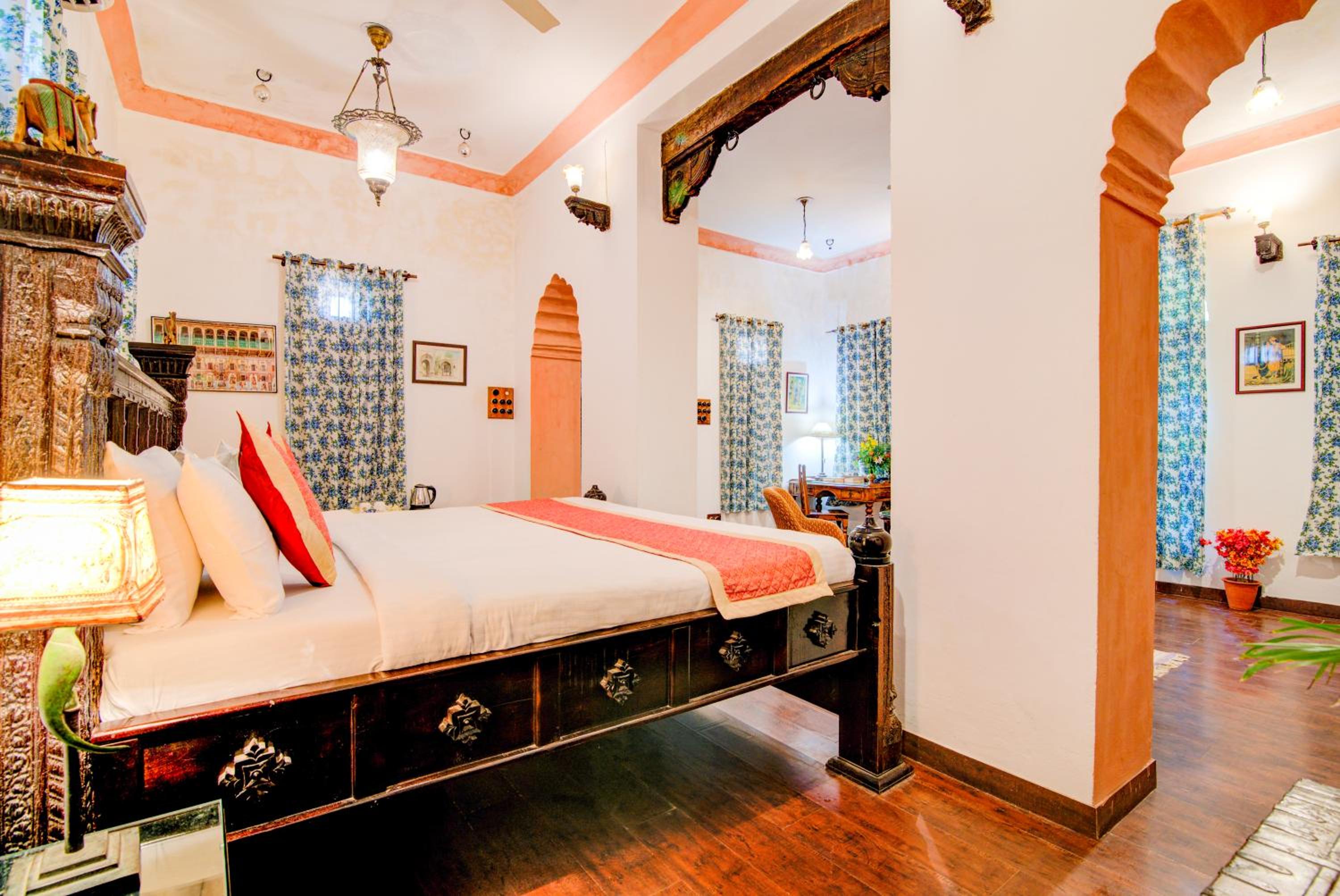 Club Room Living Area ((Enjoy Hi-Tea with Cookie)