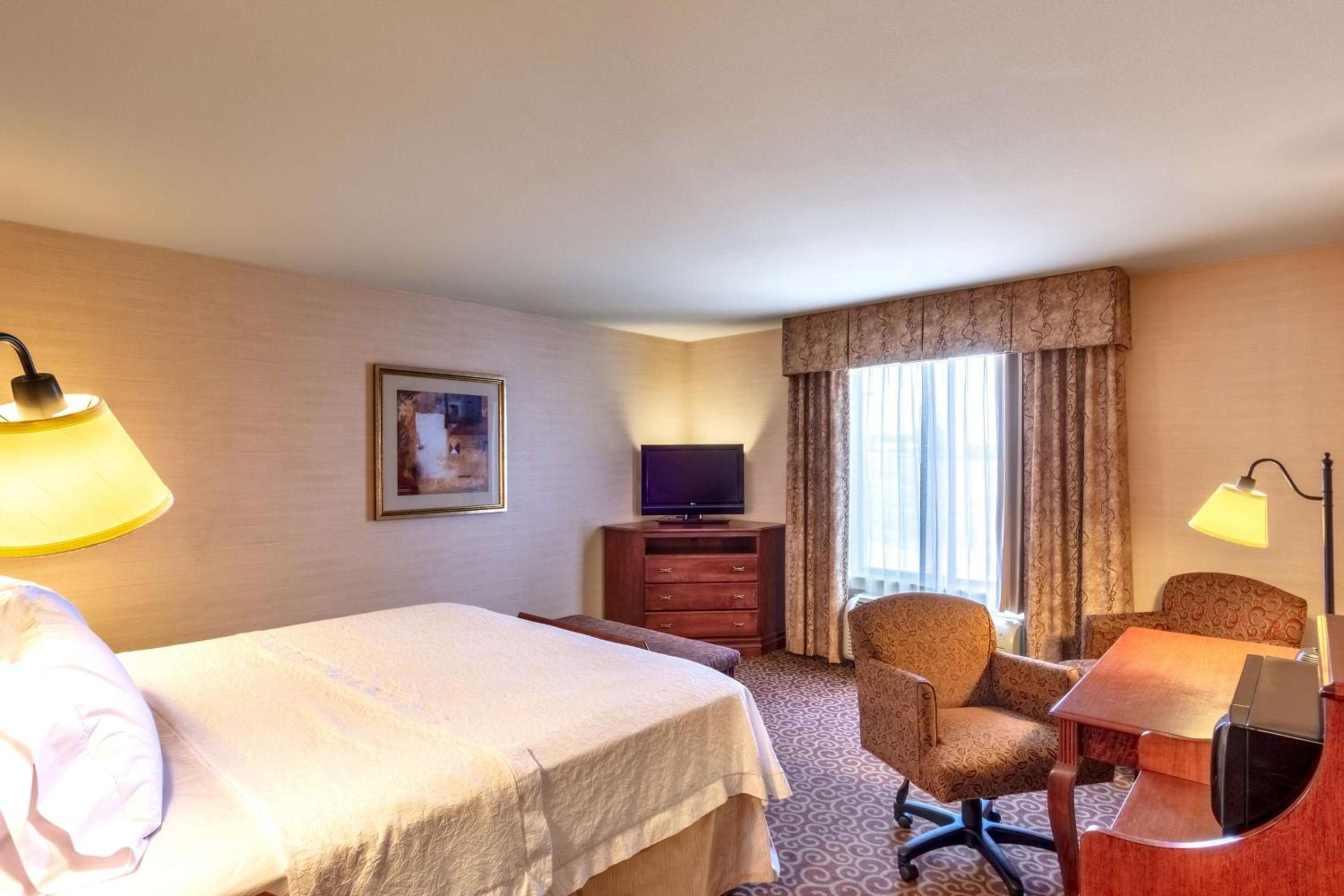 King Room with King Bed - Non-Smoking