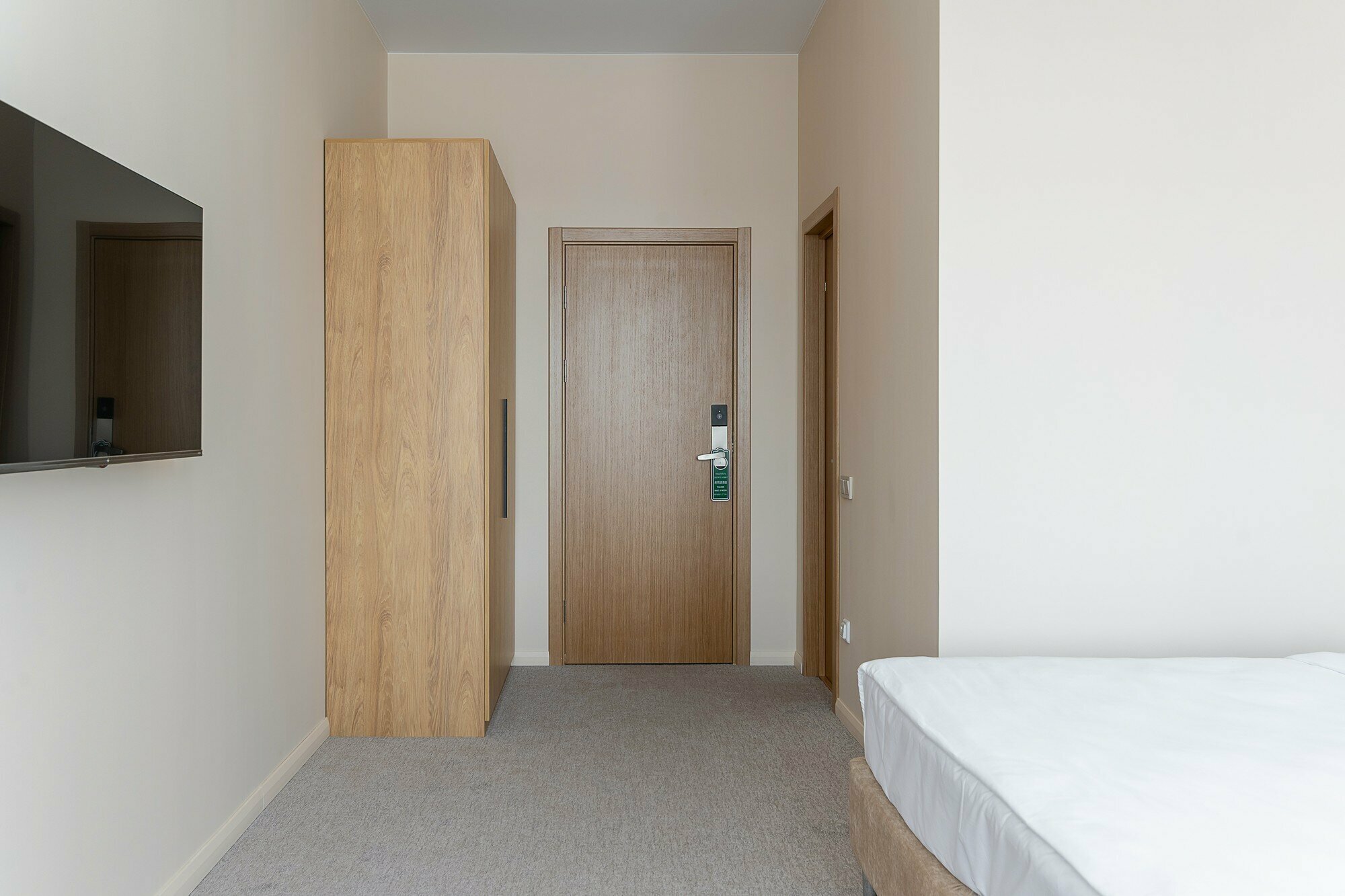 Трехместный номер с частичным видом на море