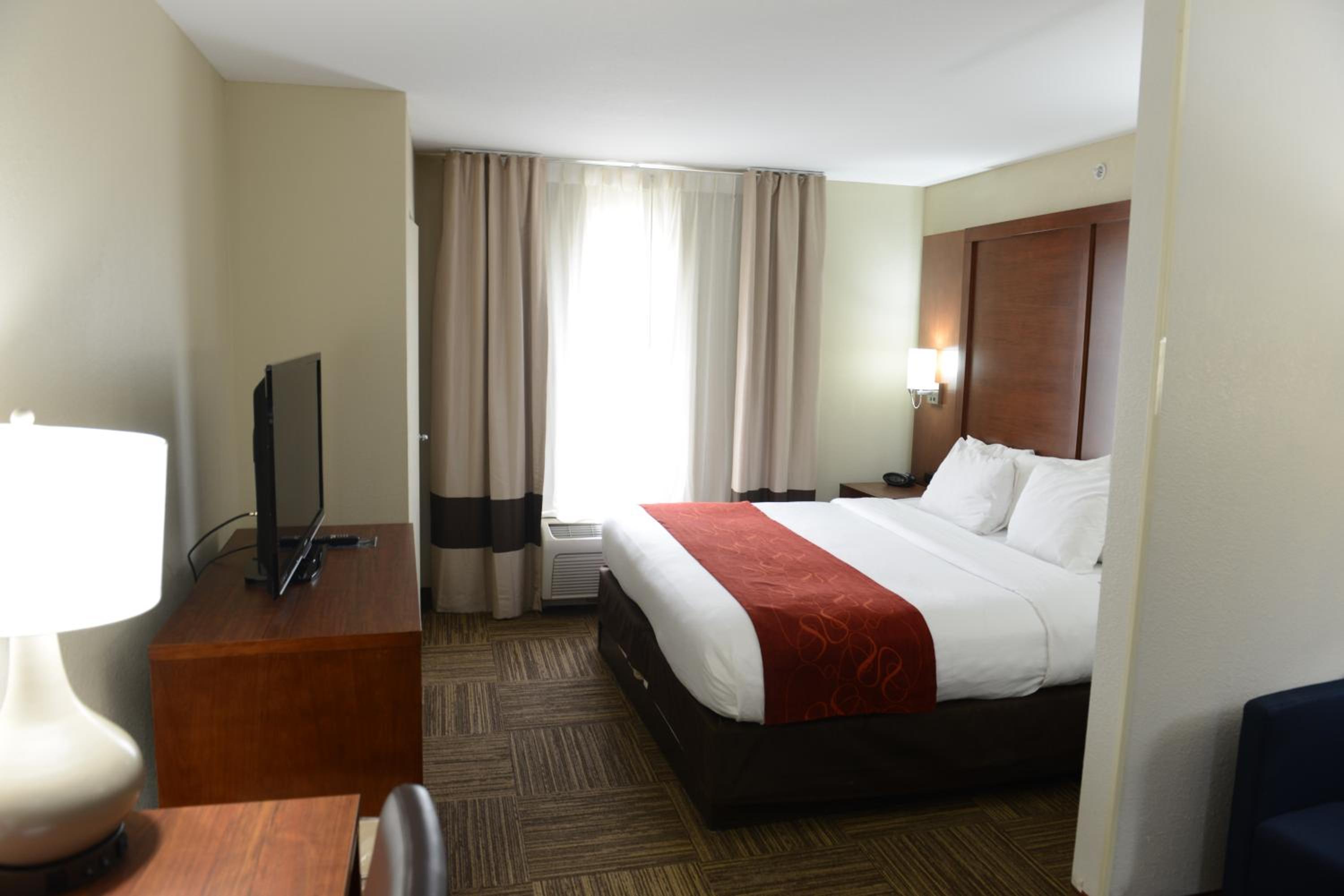 King Suite - Non-Smoking