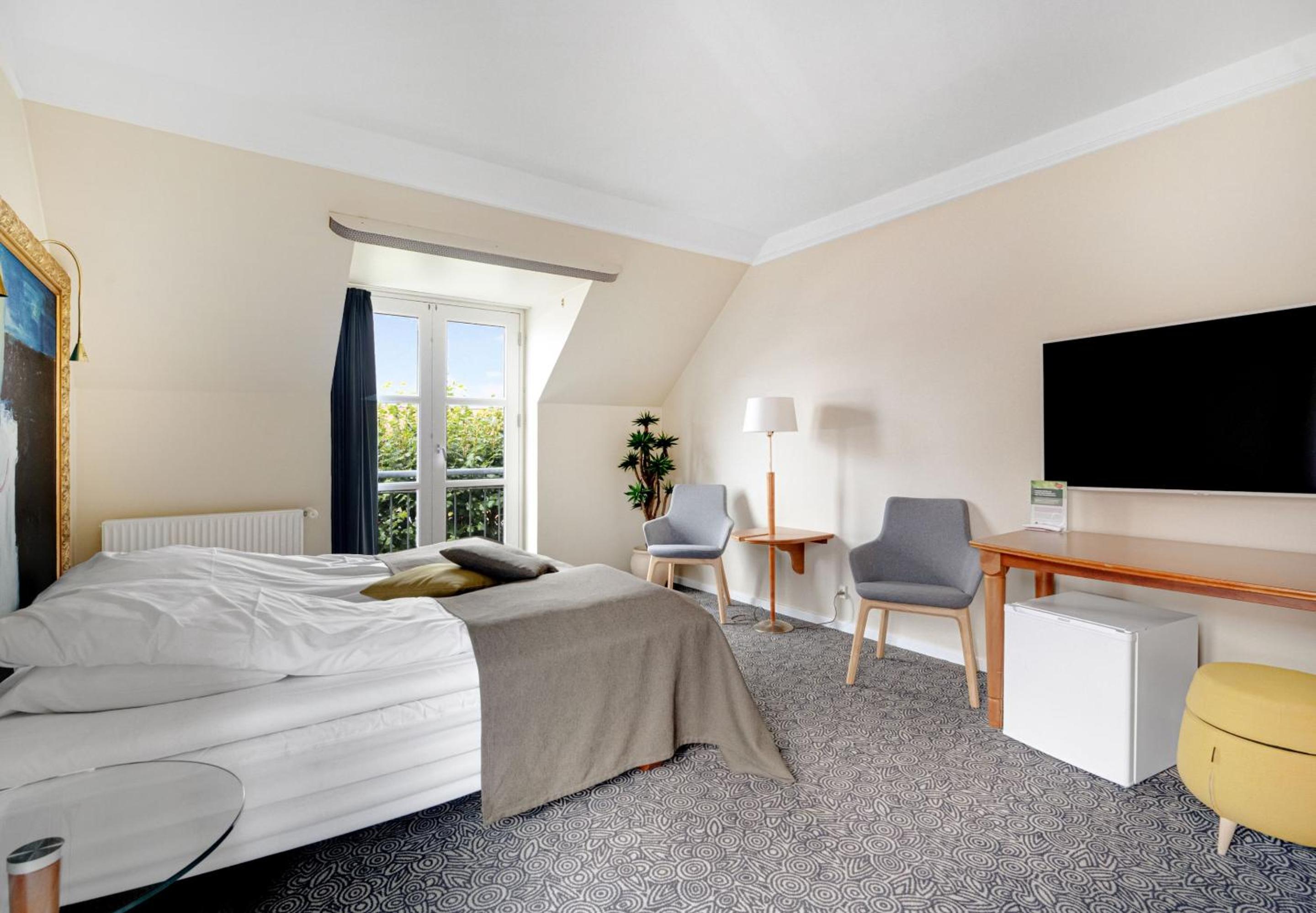 Deluxe Double Room with Shower