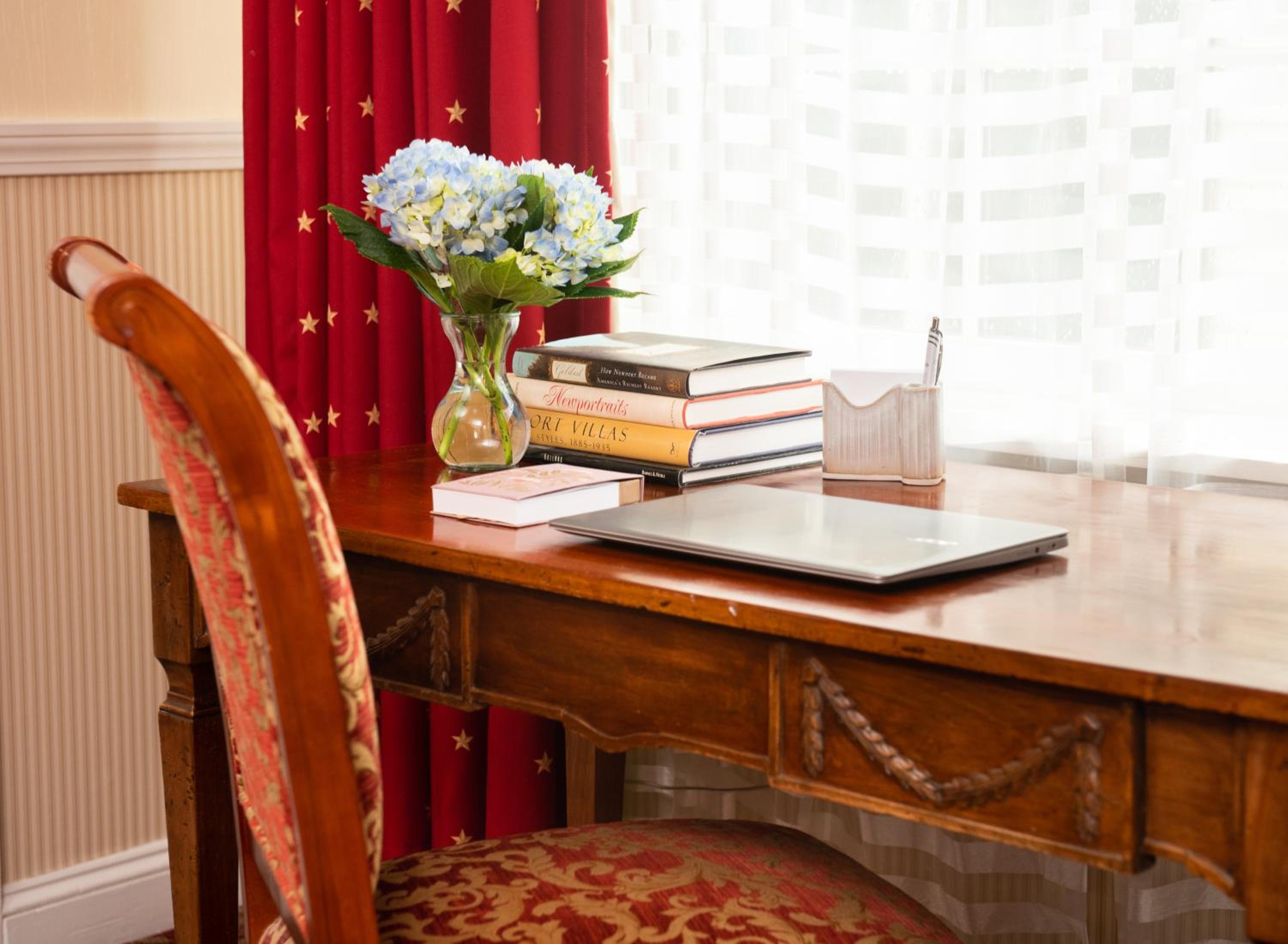 Deluxe King Room (NOT Pet Friendly)