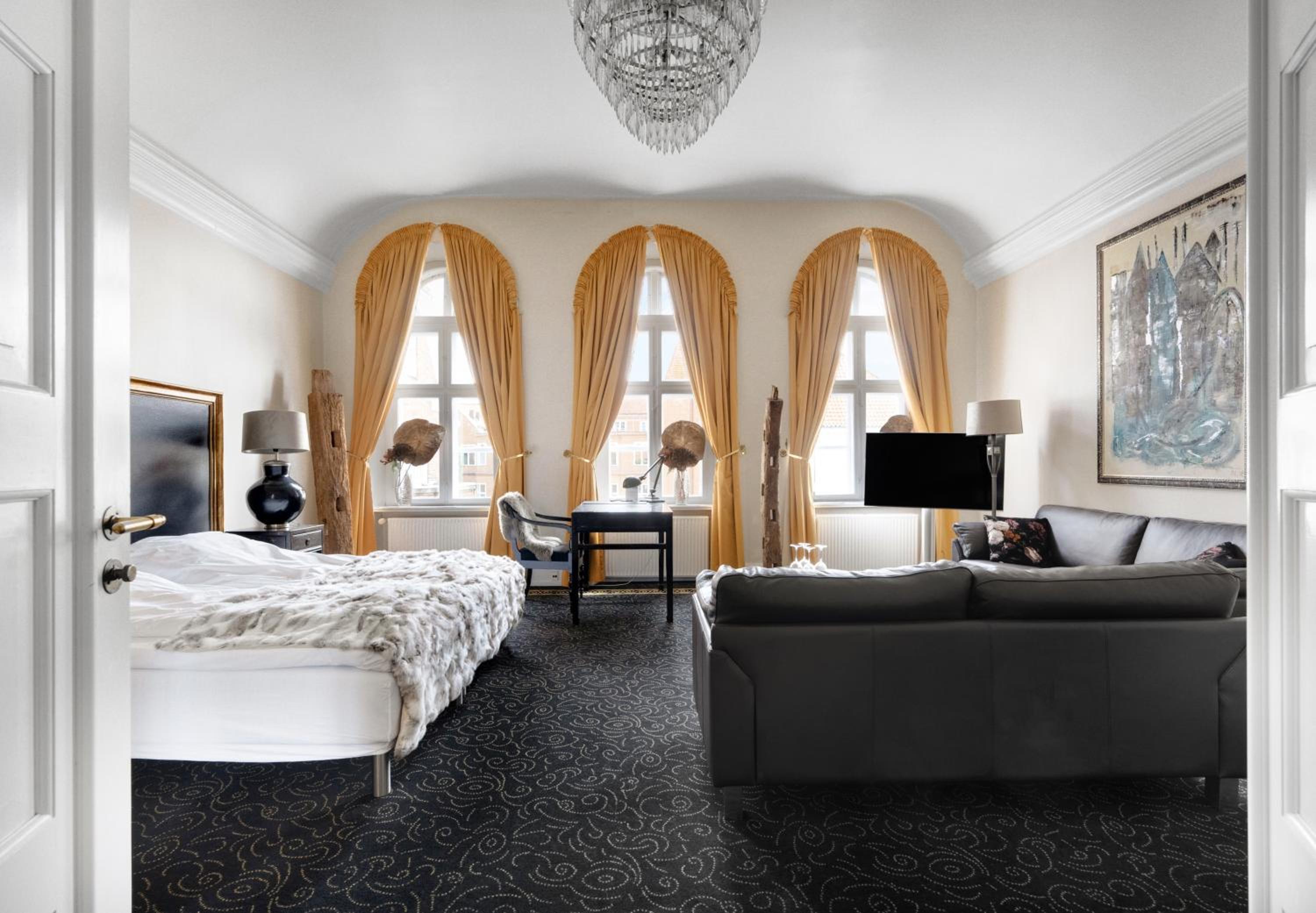 Suite - Main Building