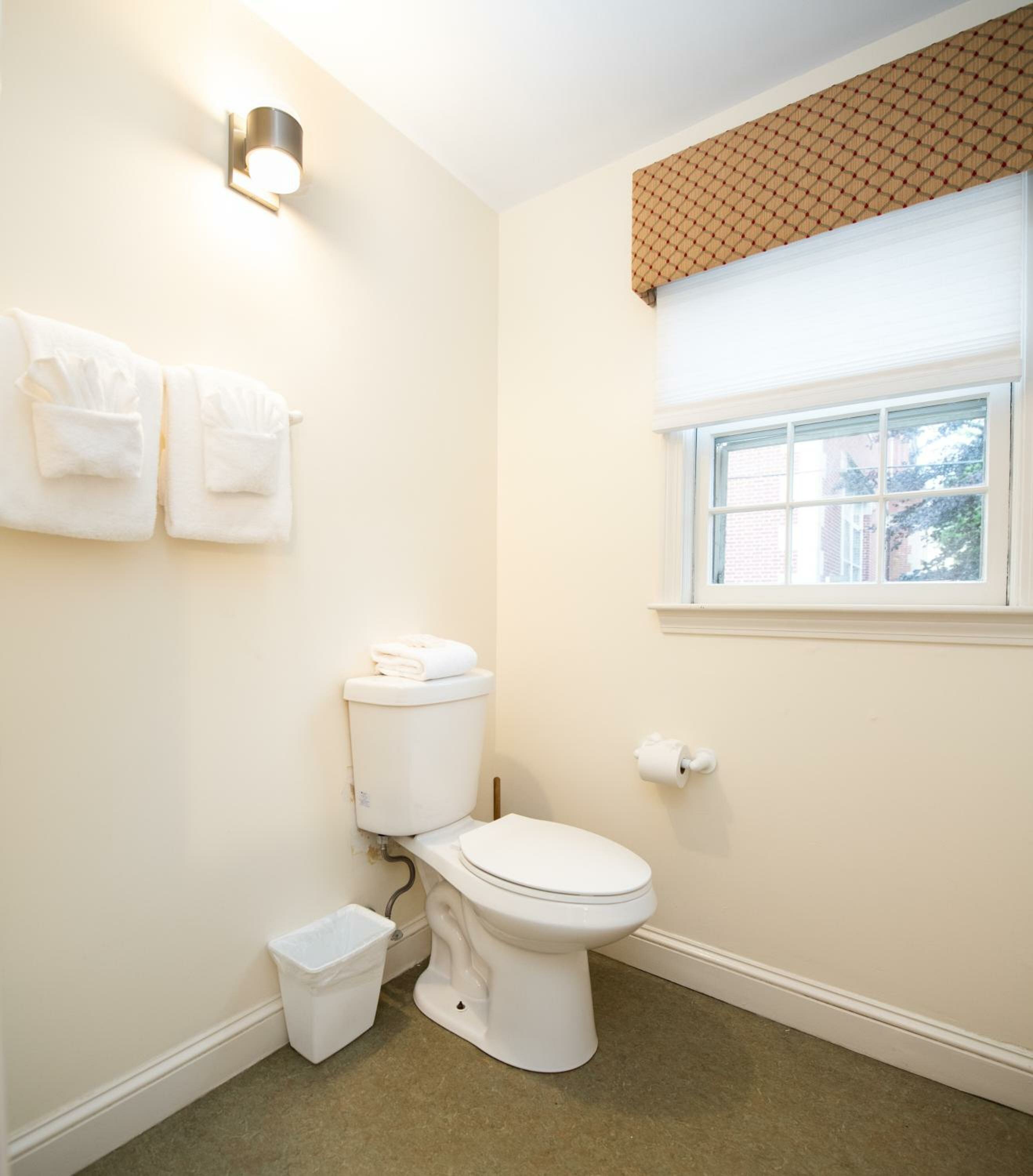 Studio Apartment (NOT Pet Friendly)