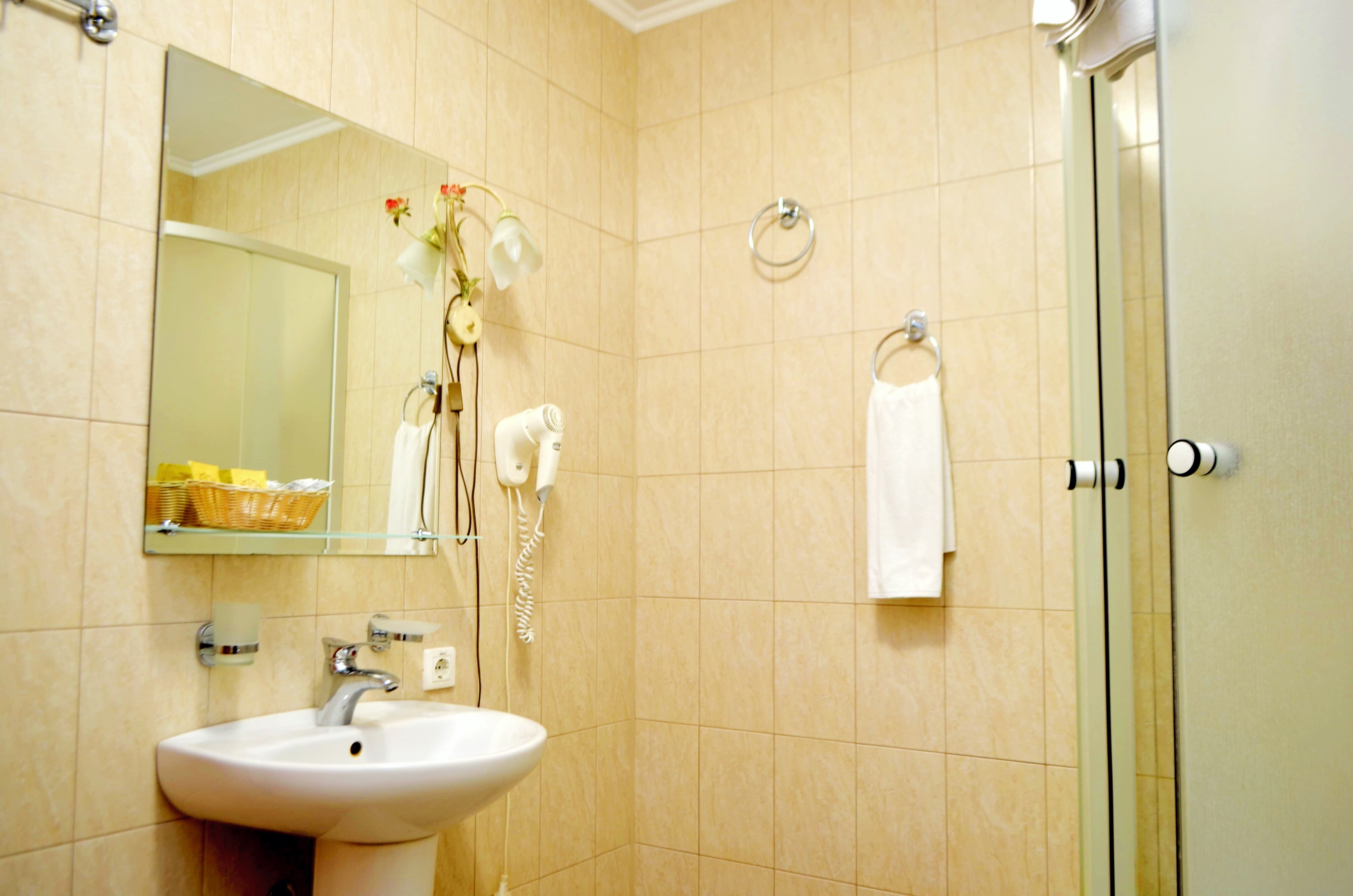 Улучшенный двухместный номер с 2 отдельными кроватями