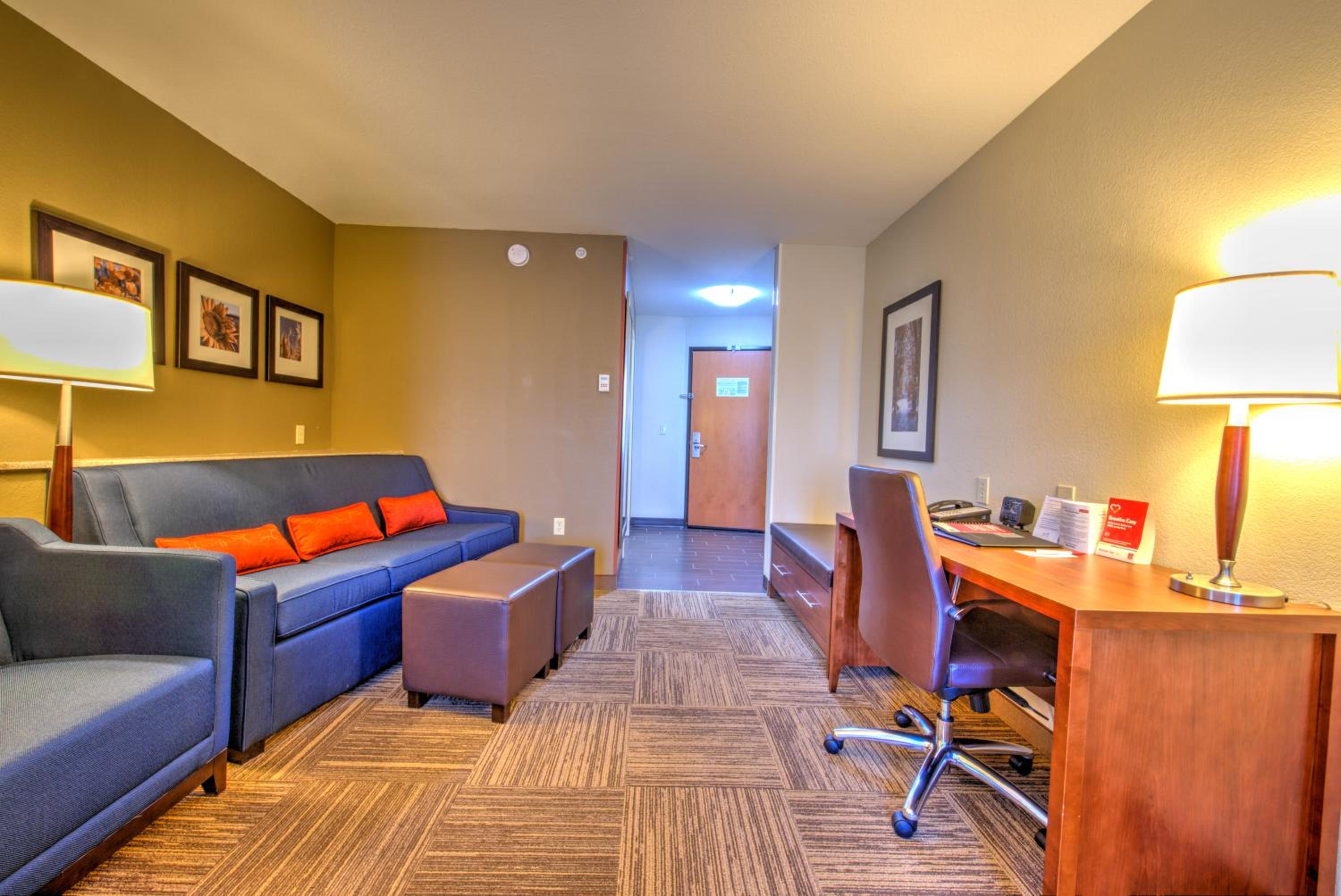 King Suite - Accessible/Non-Smoking