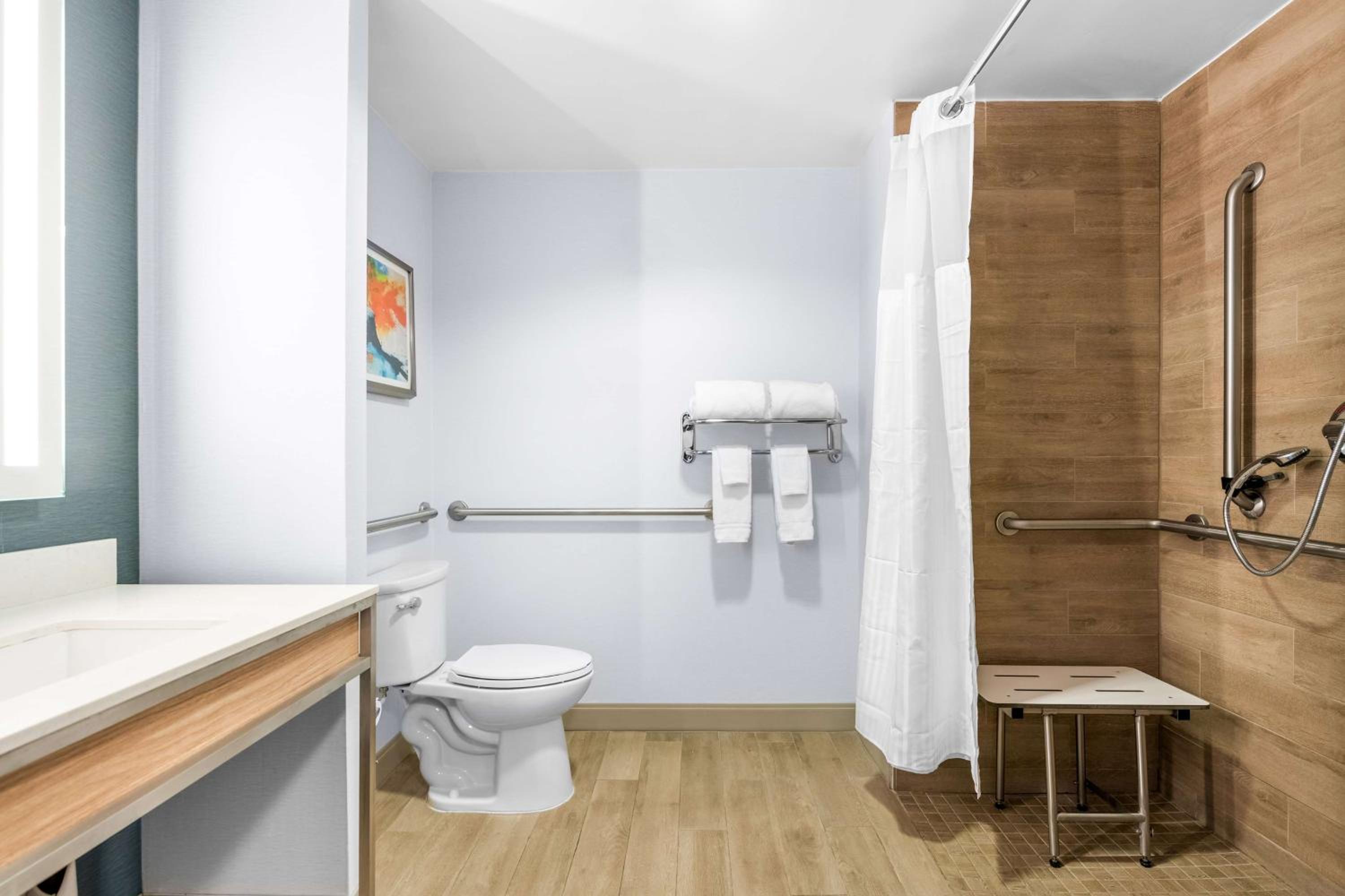 King Room with Roll-In Shower - Mobility/Hearing Accessible
