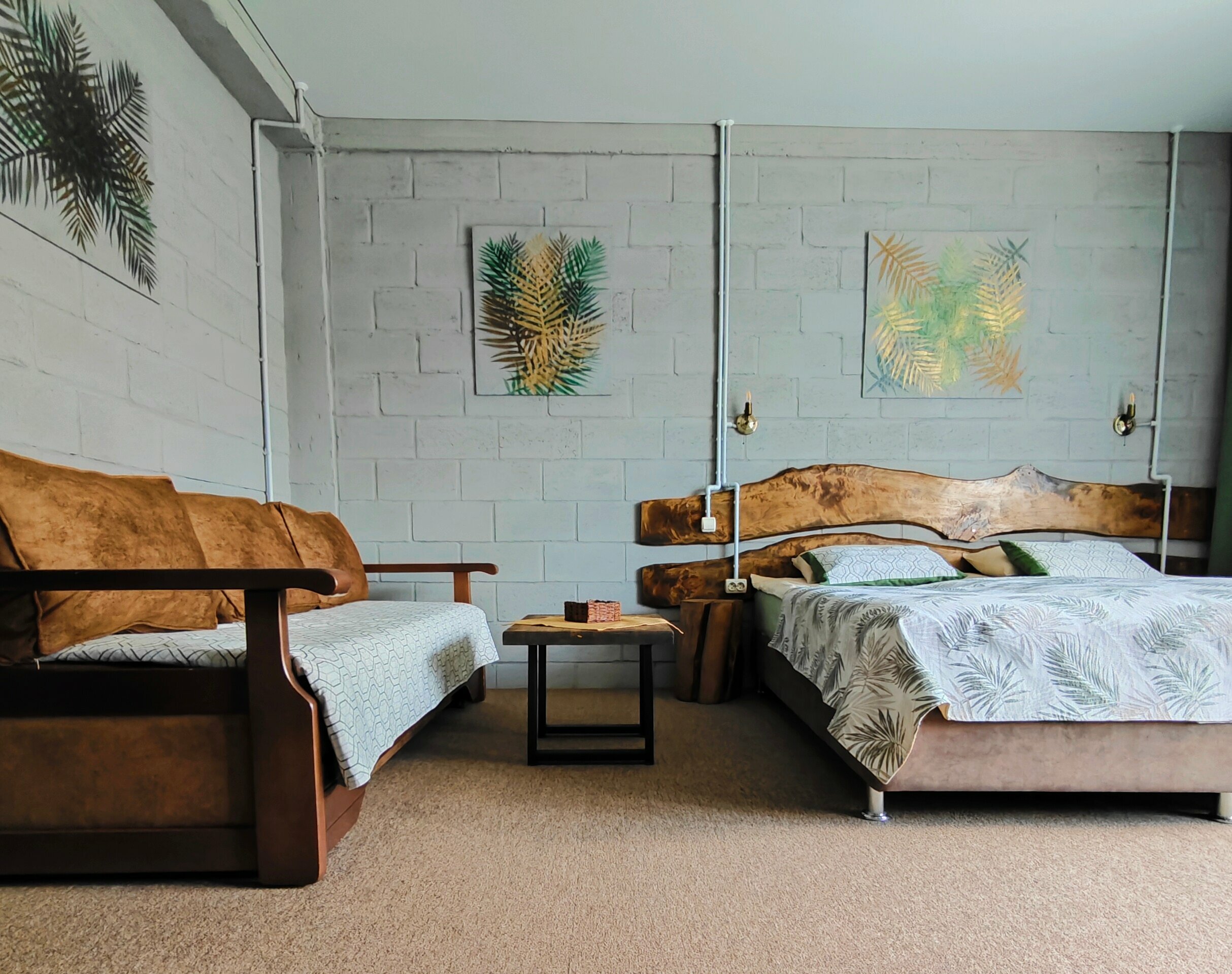 Трехместный номер с видом на горы