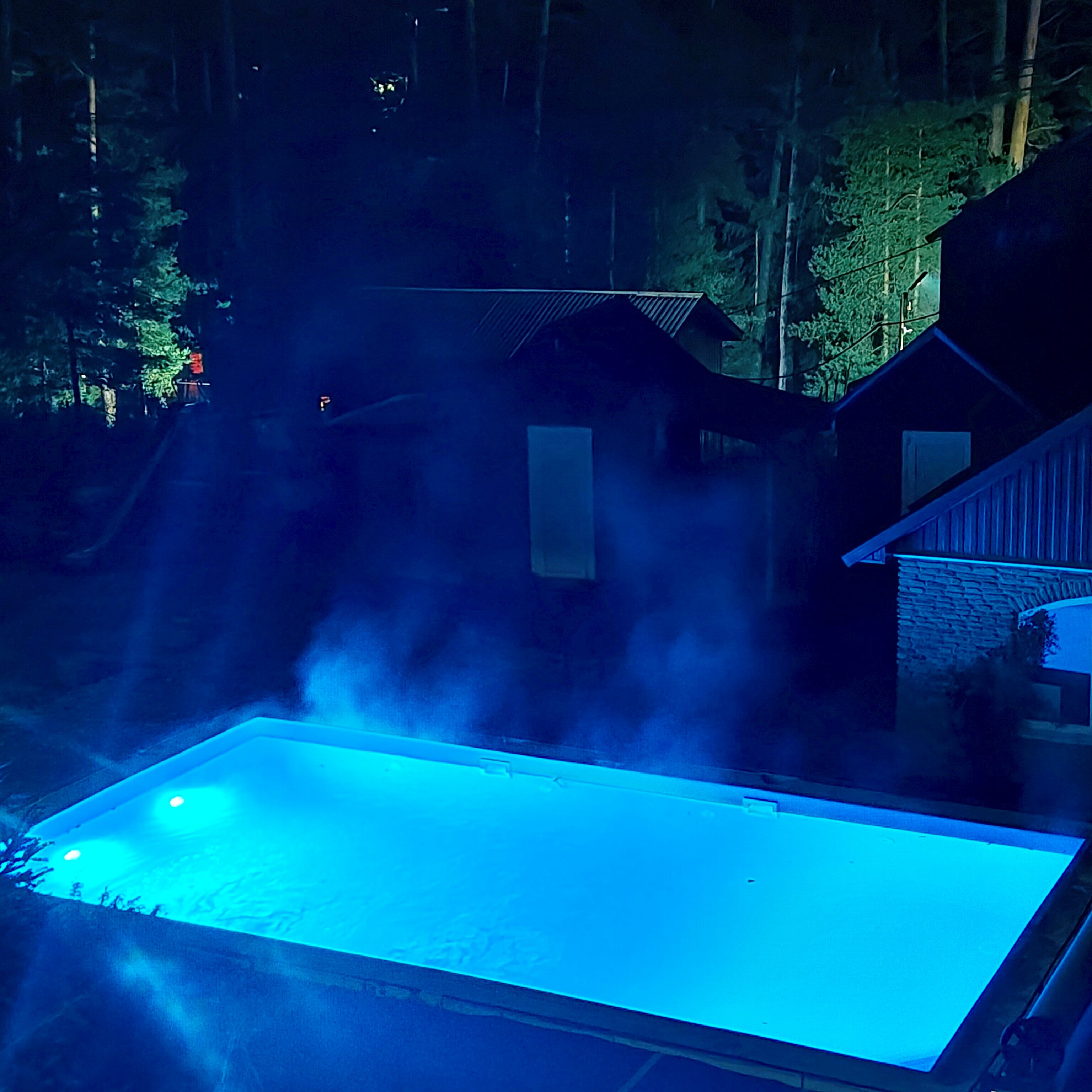 Трехместный номер с видом на горы