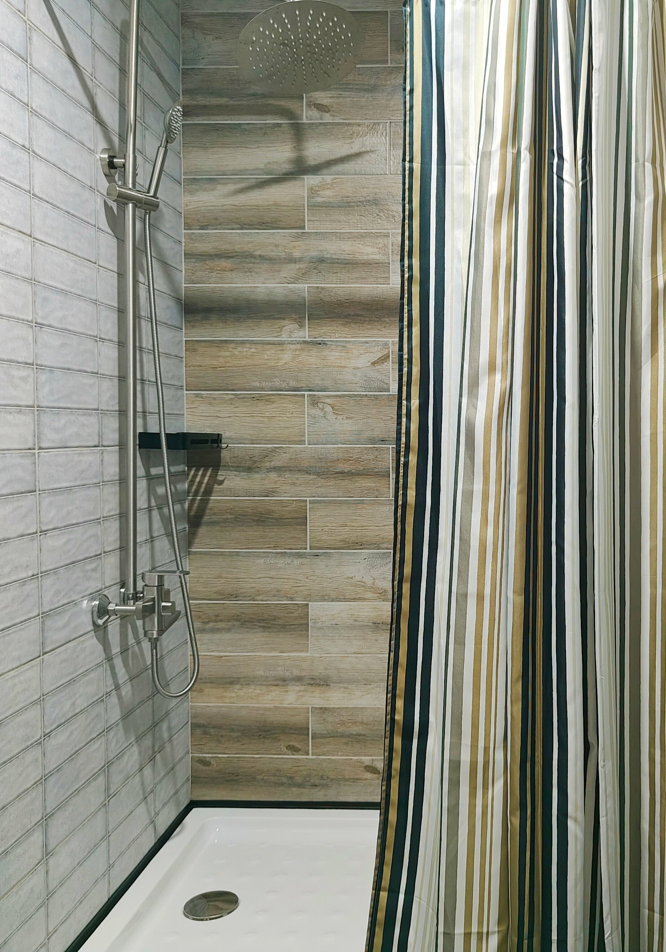 Трехместный номер с видом на горы