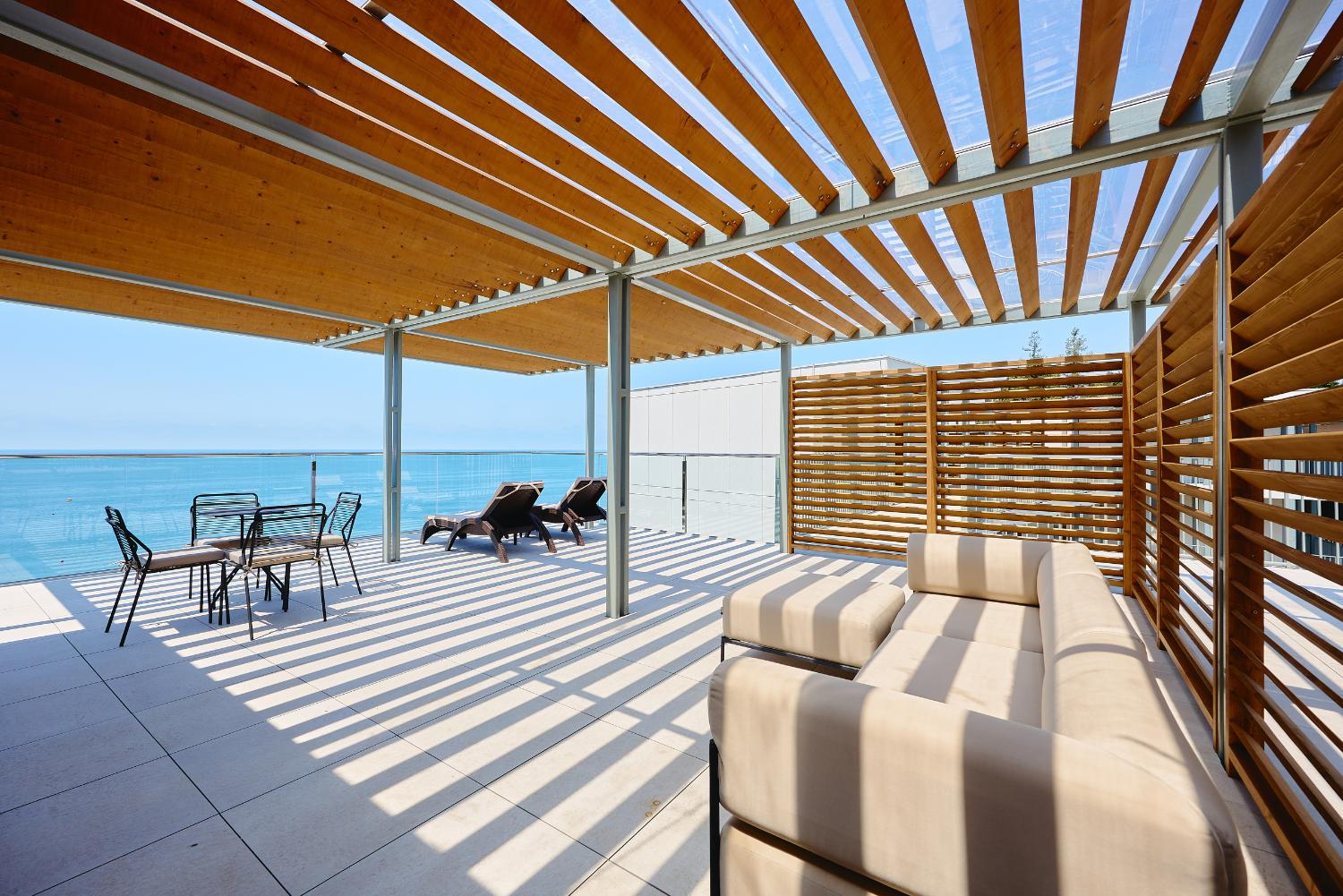 Джуниор "Приморский" с выходом на террасу