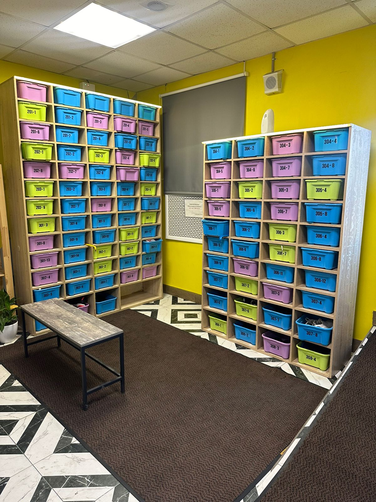 Общий номер для женщин с 8 кроватями