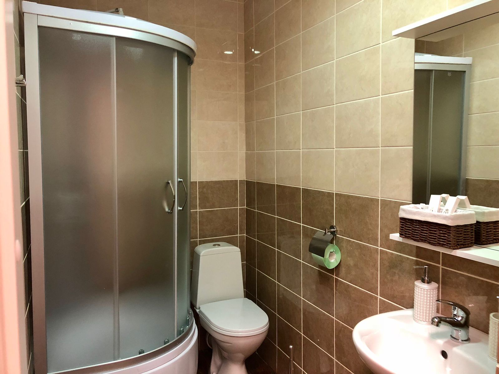 Общий 8-ми местный номер с собственным санузлом