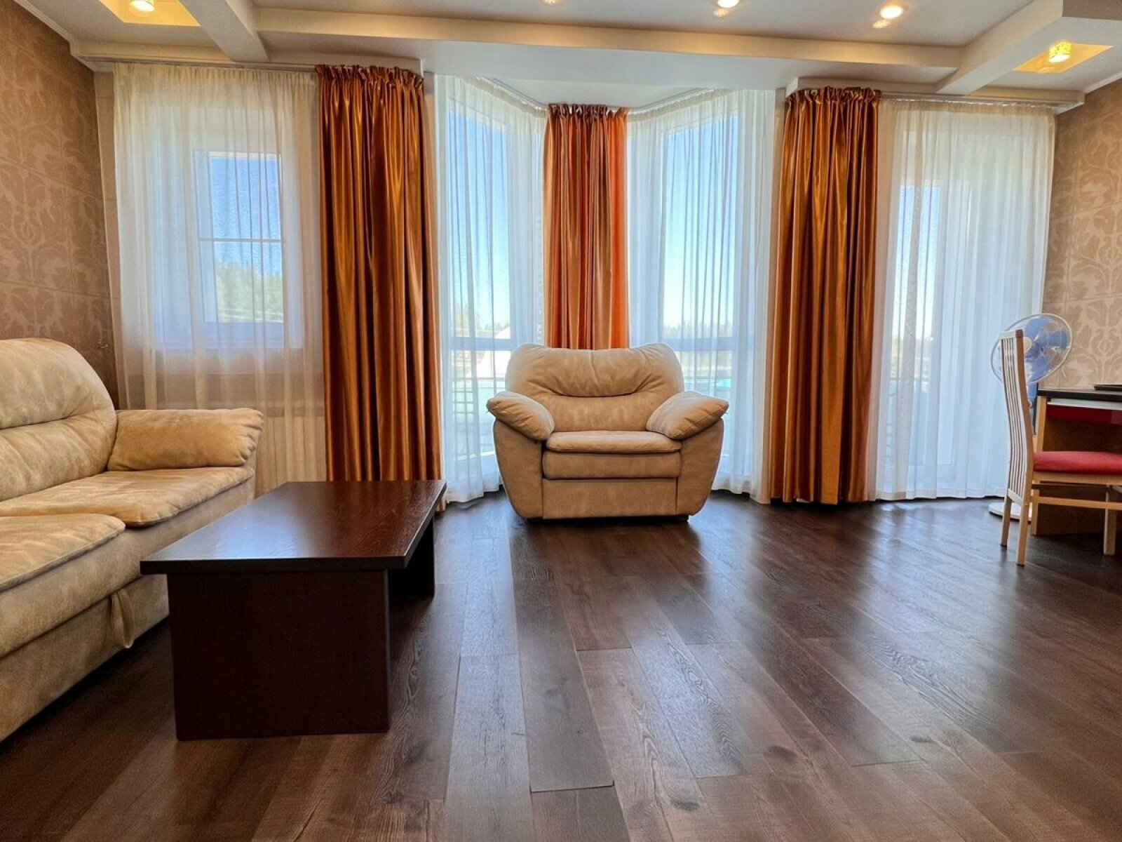 Полулюкс с балконом