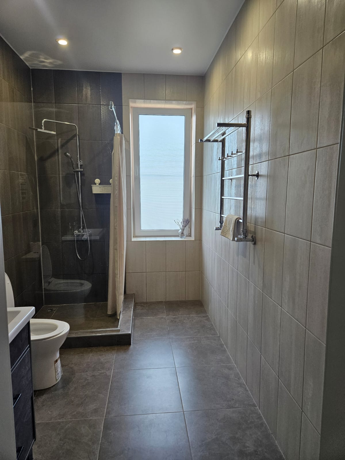 Улучшенный четырёхместный номер с балконом и видом на море