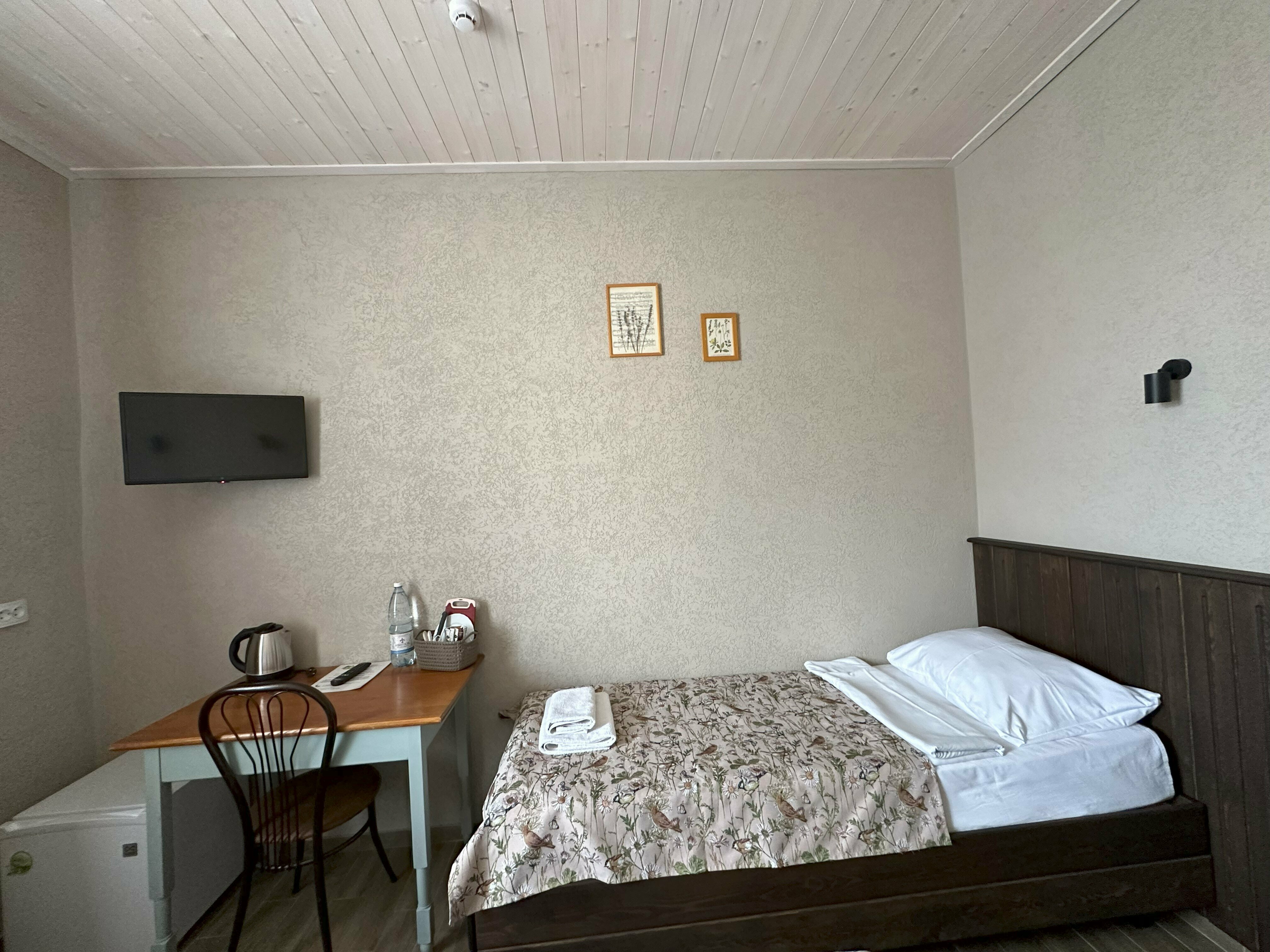 Трехместный номер с общей ванной комнатой