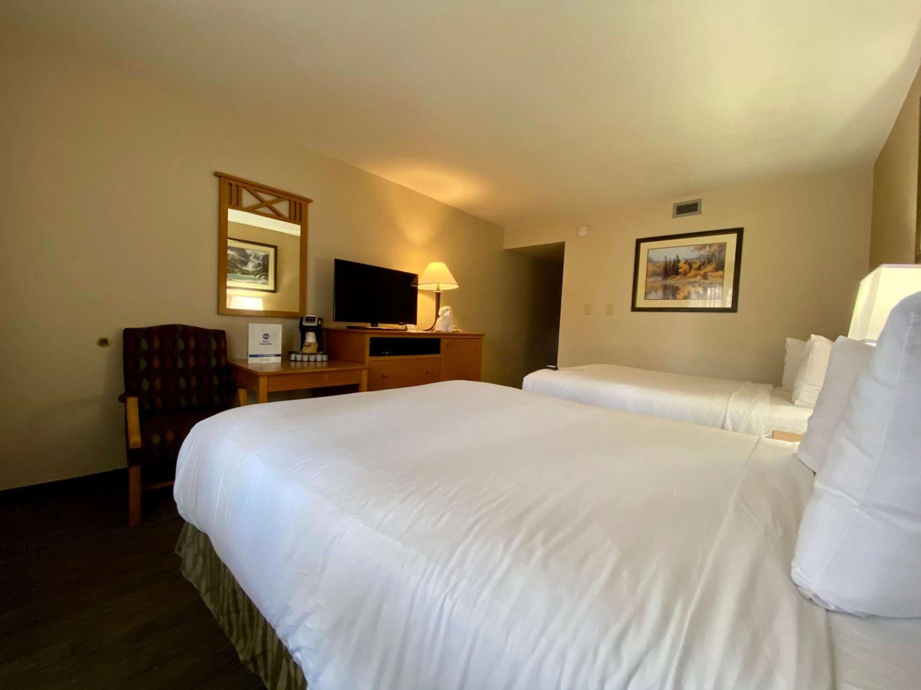 Queen Room with Two Queen Beds - Non-Smoking/Pet Friendly