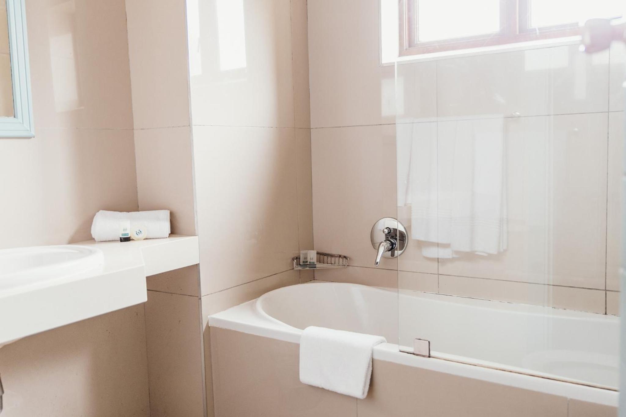 Standard Interleading Family Room