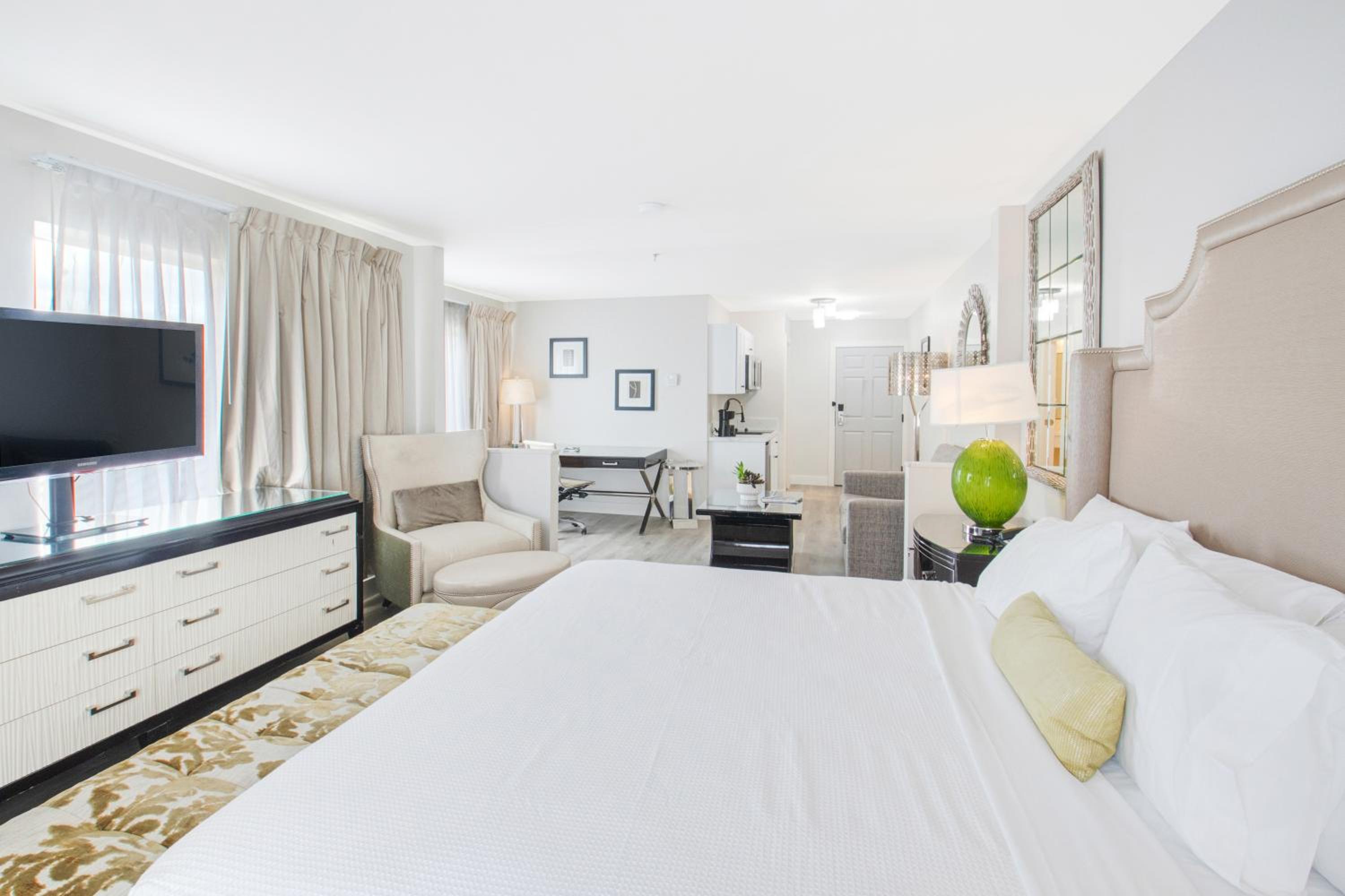 King Room with Roll-In Shower - Disability Access