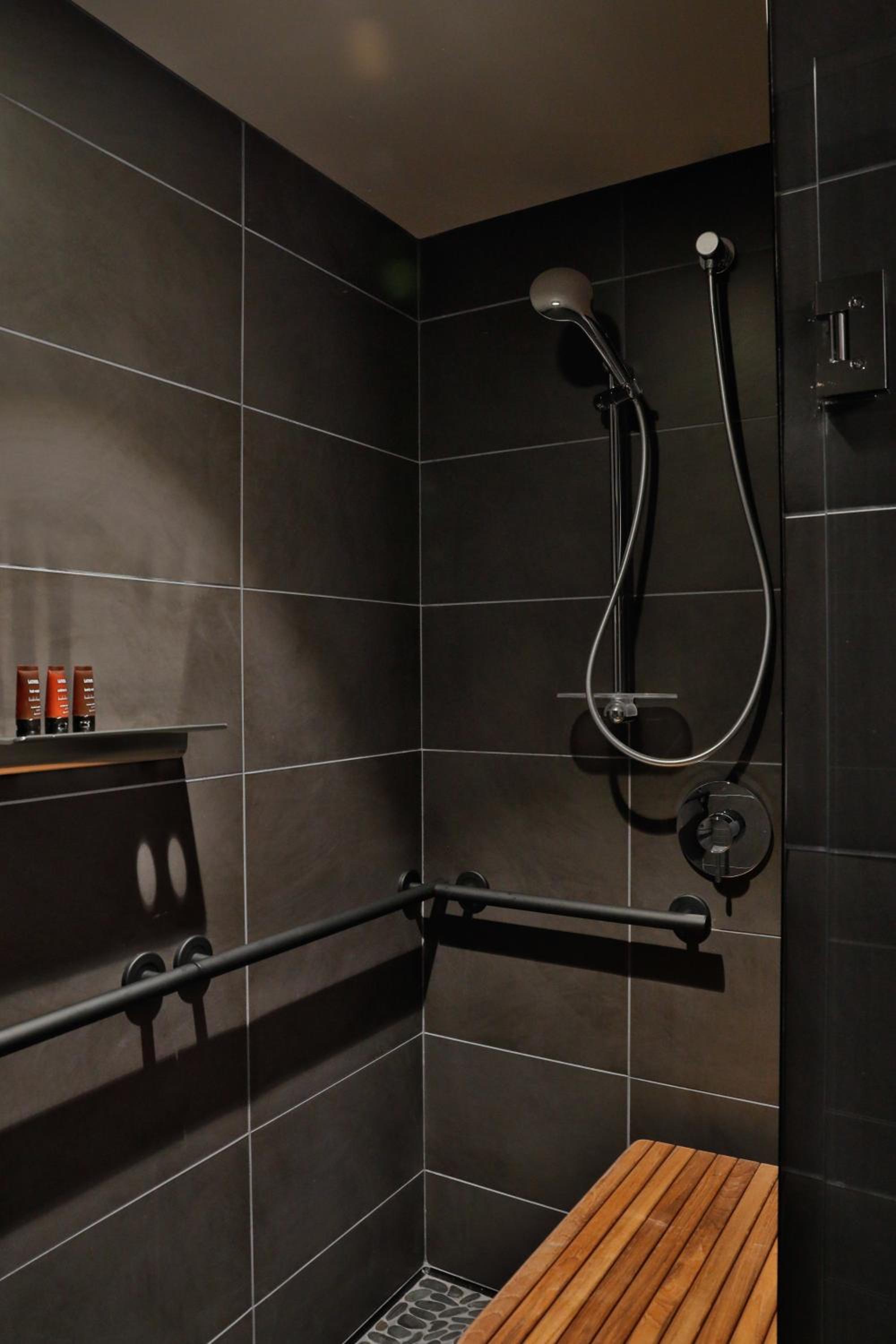 Deluxe King Room - Disability Access