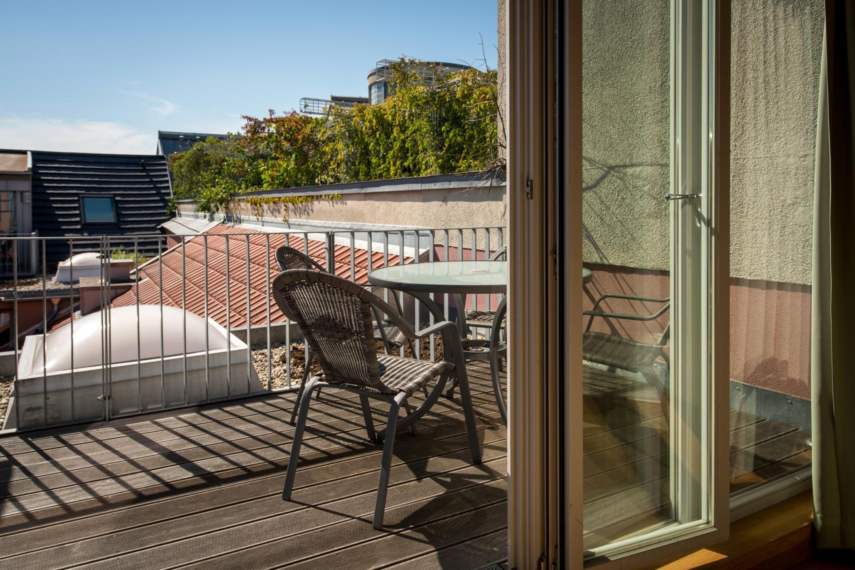 One-Bedroom Apartment (4 Adults)