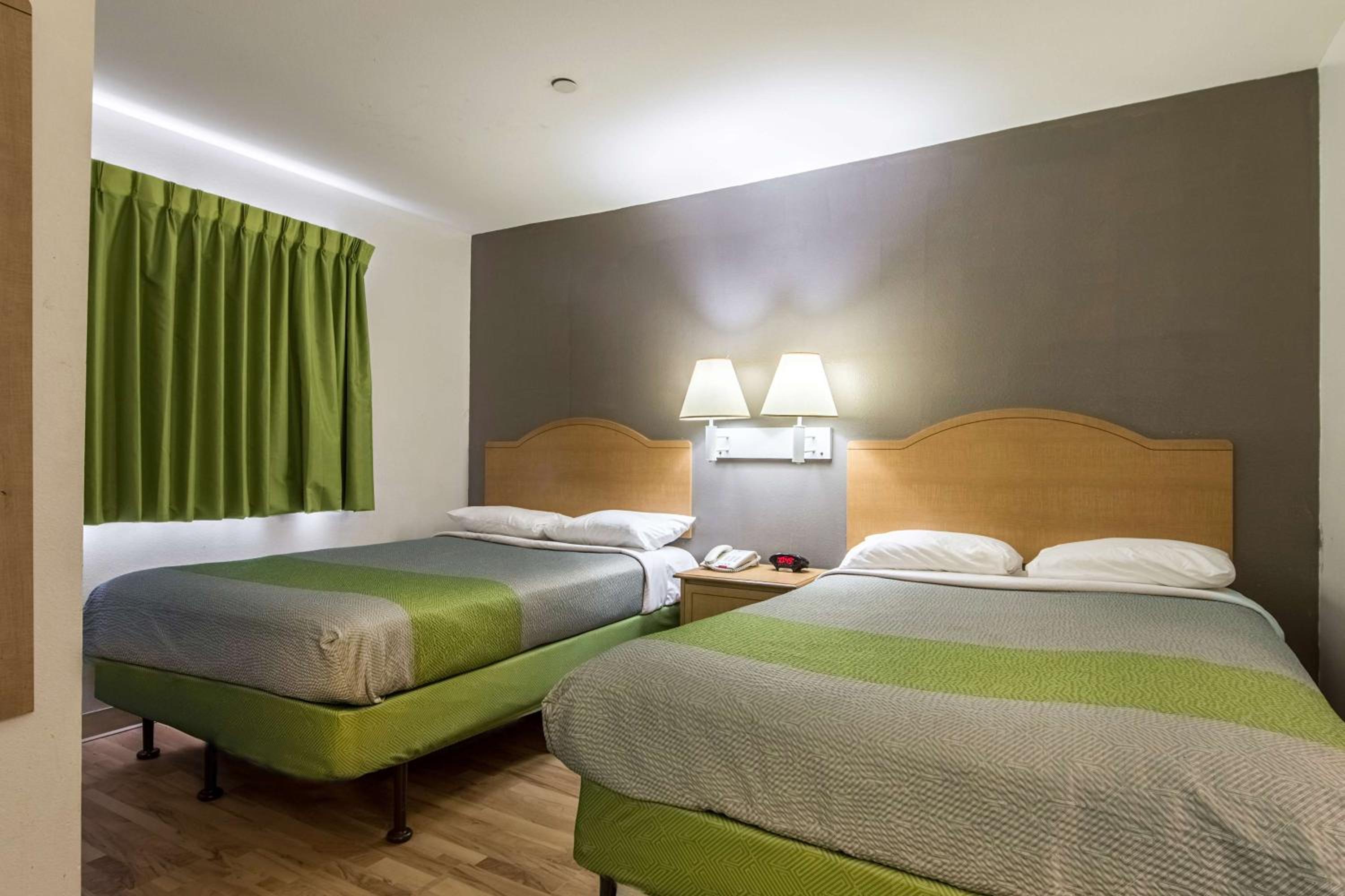 Deluxe Quadruple Room - Non-Smoking