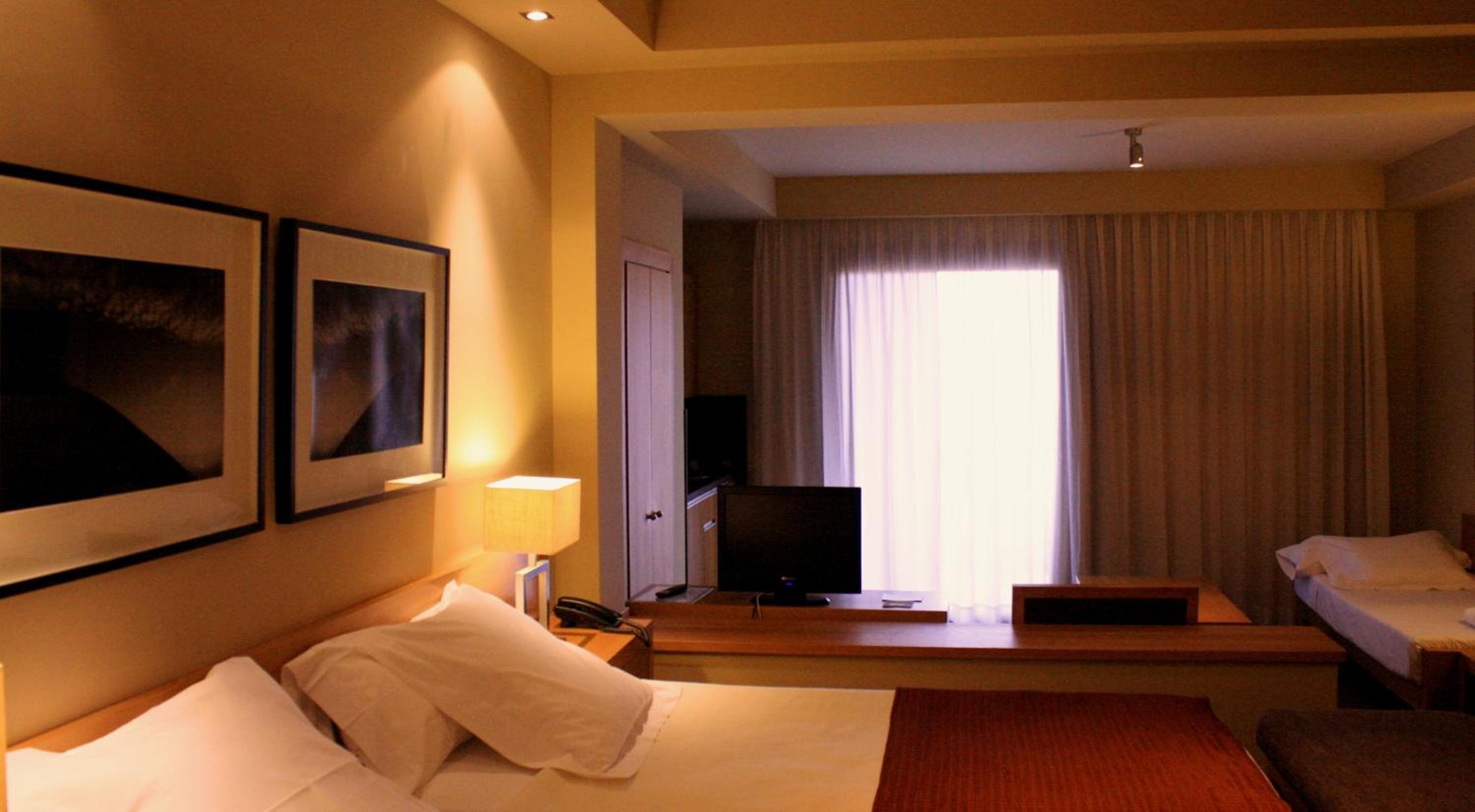 Twin Room (2 Adults + 1 Child)