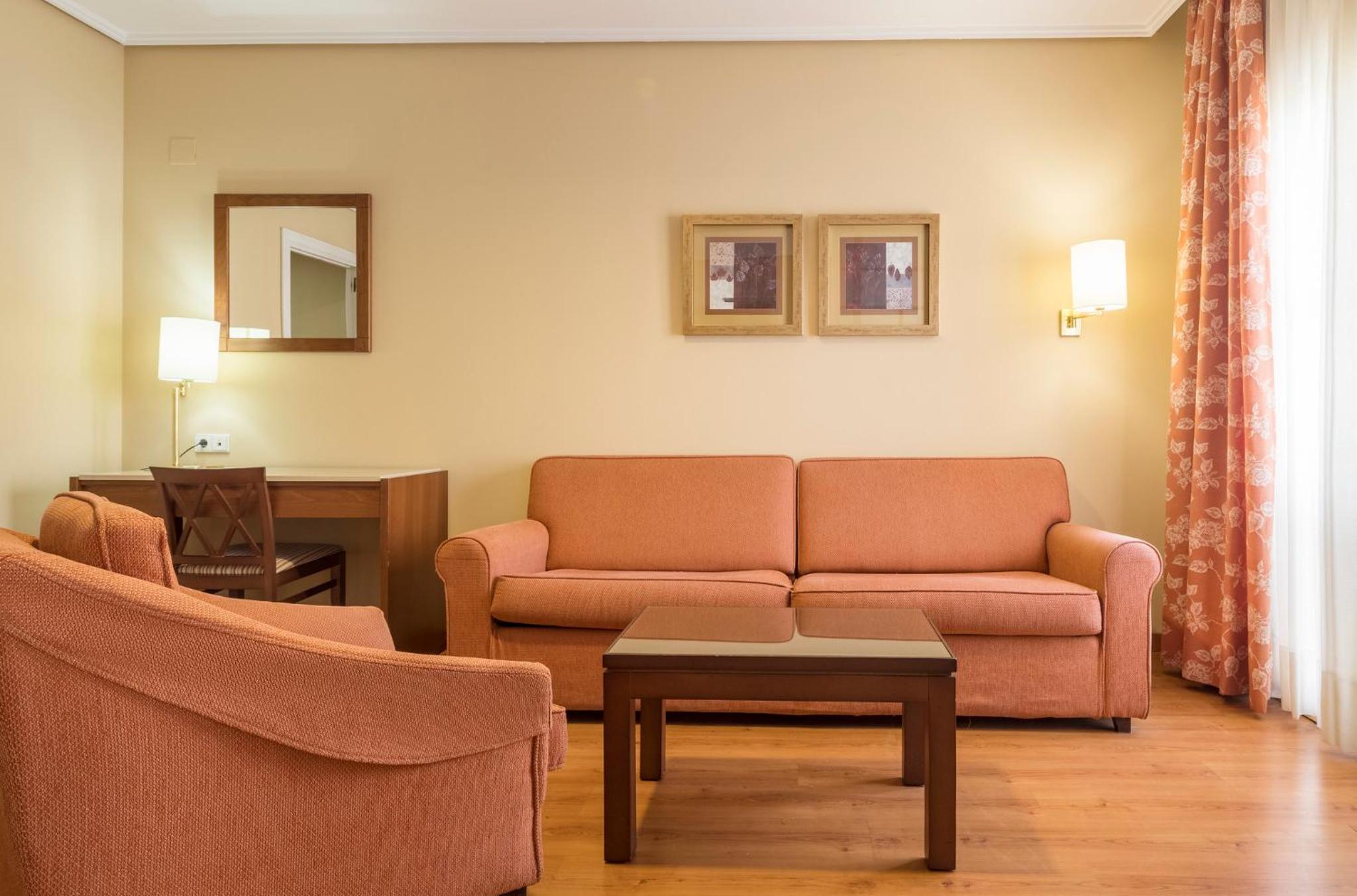 Family Room (2 Adults + 1 Child)