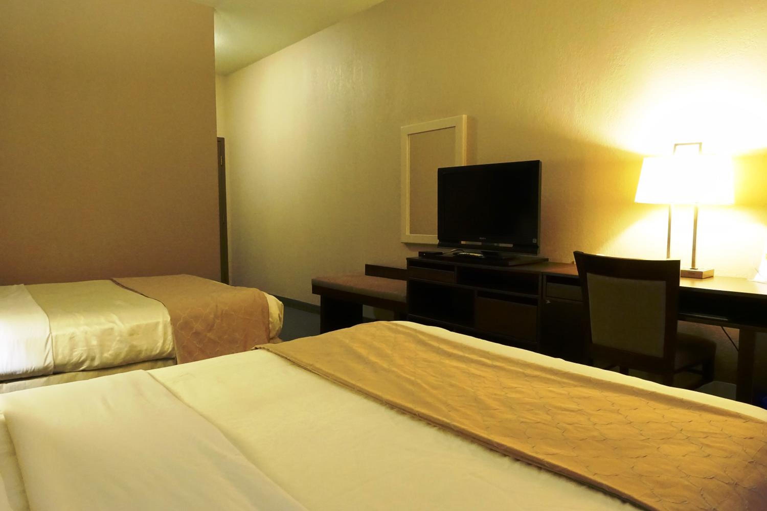 Queen Room with Two Queen Beds - Non-Smoking