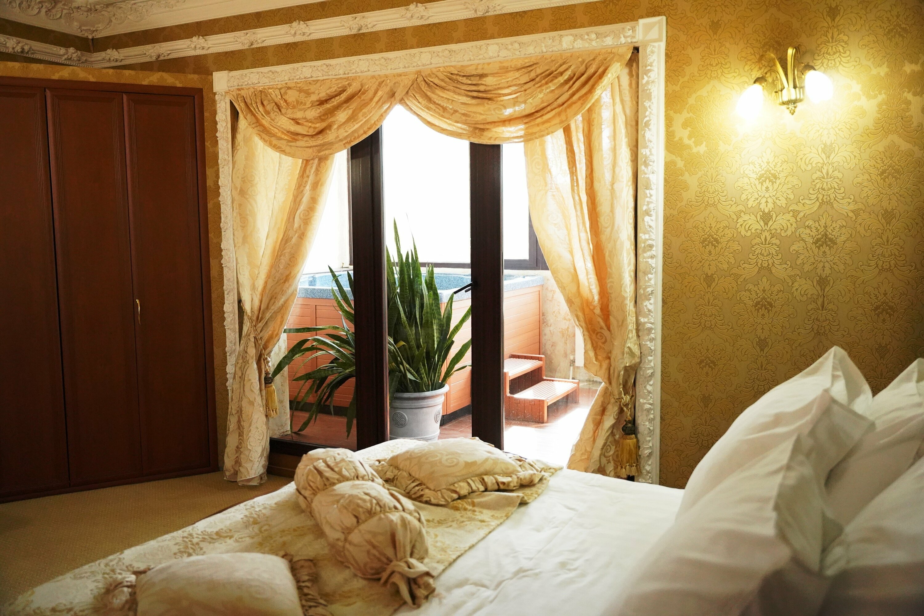 Люкс с джакузи