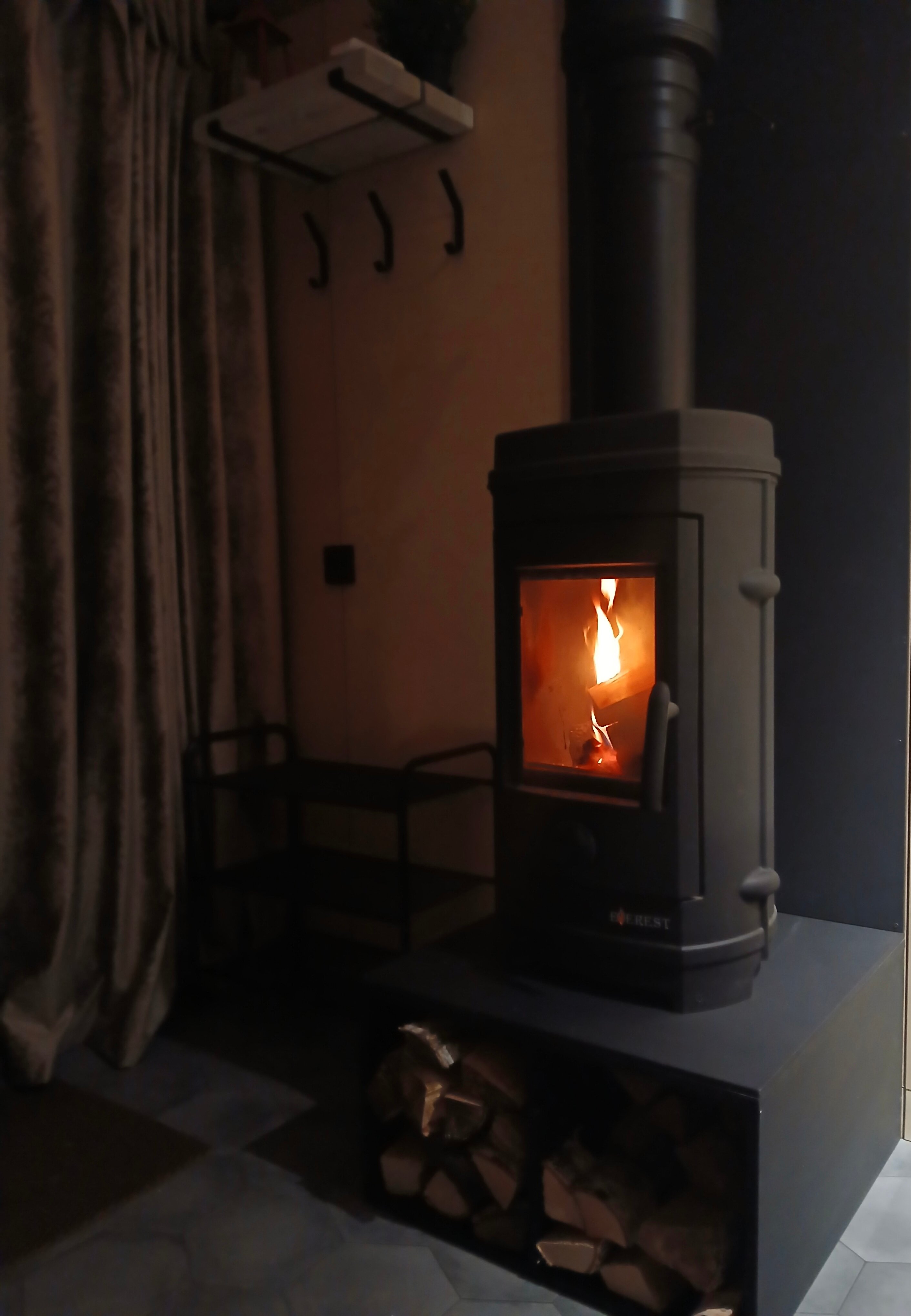 Трехместный номер с видом на горы