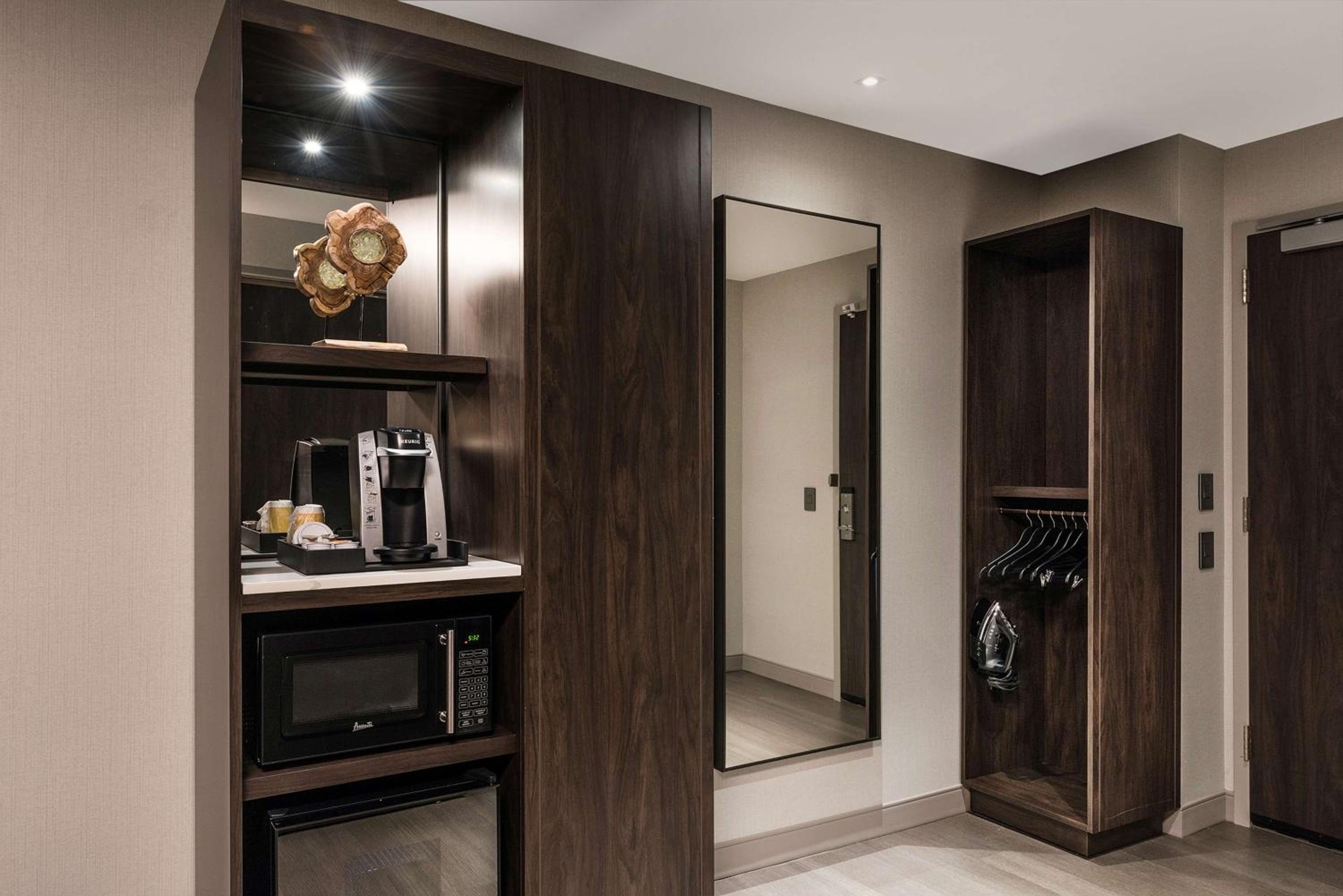 Deluxe Queen Room with Two Queen Beds - Mobility/Hearing Accessible