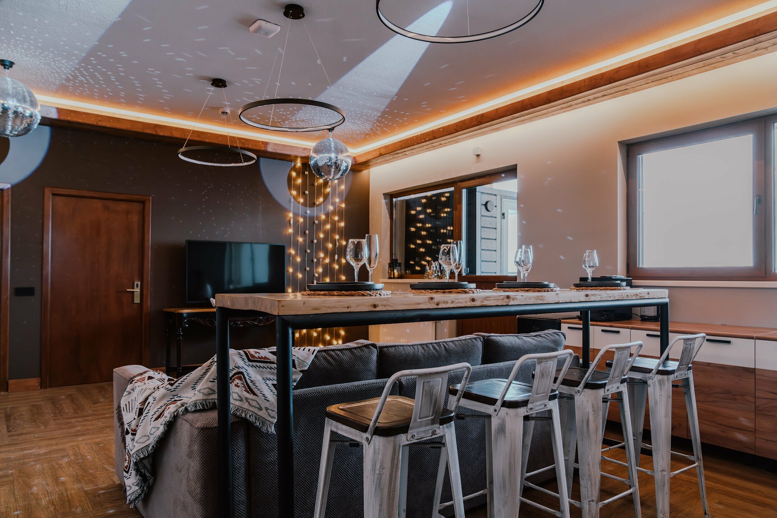 3-комнатные апартаменты с джакузи на террасе и видом на горы