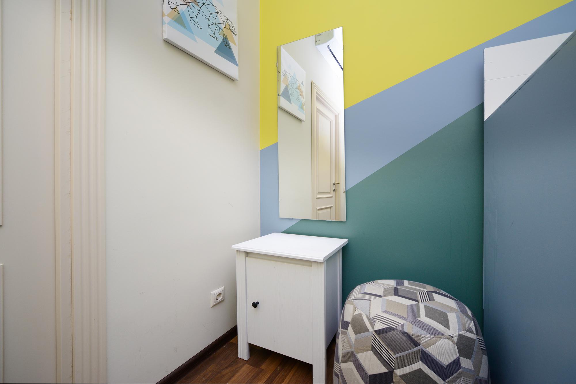 Двухместный номер эконом с 2 кроватями, без окна