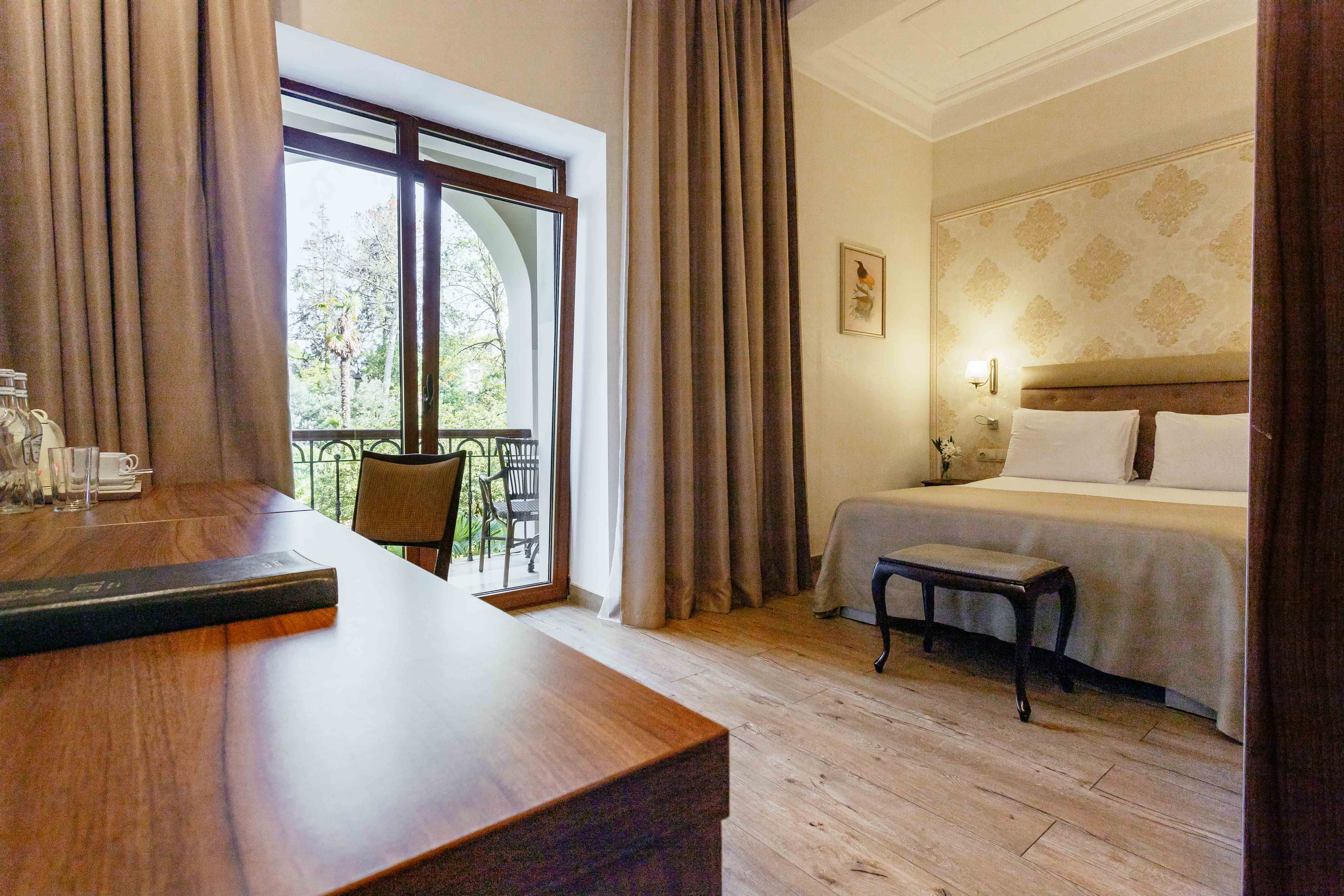 Стандарт с балконом вид на парк/горы.Главный корпус 5*