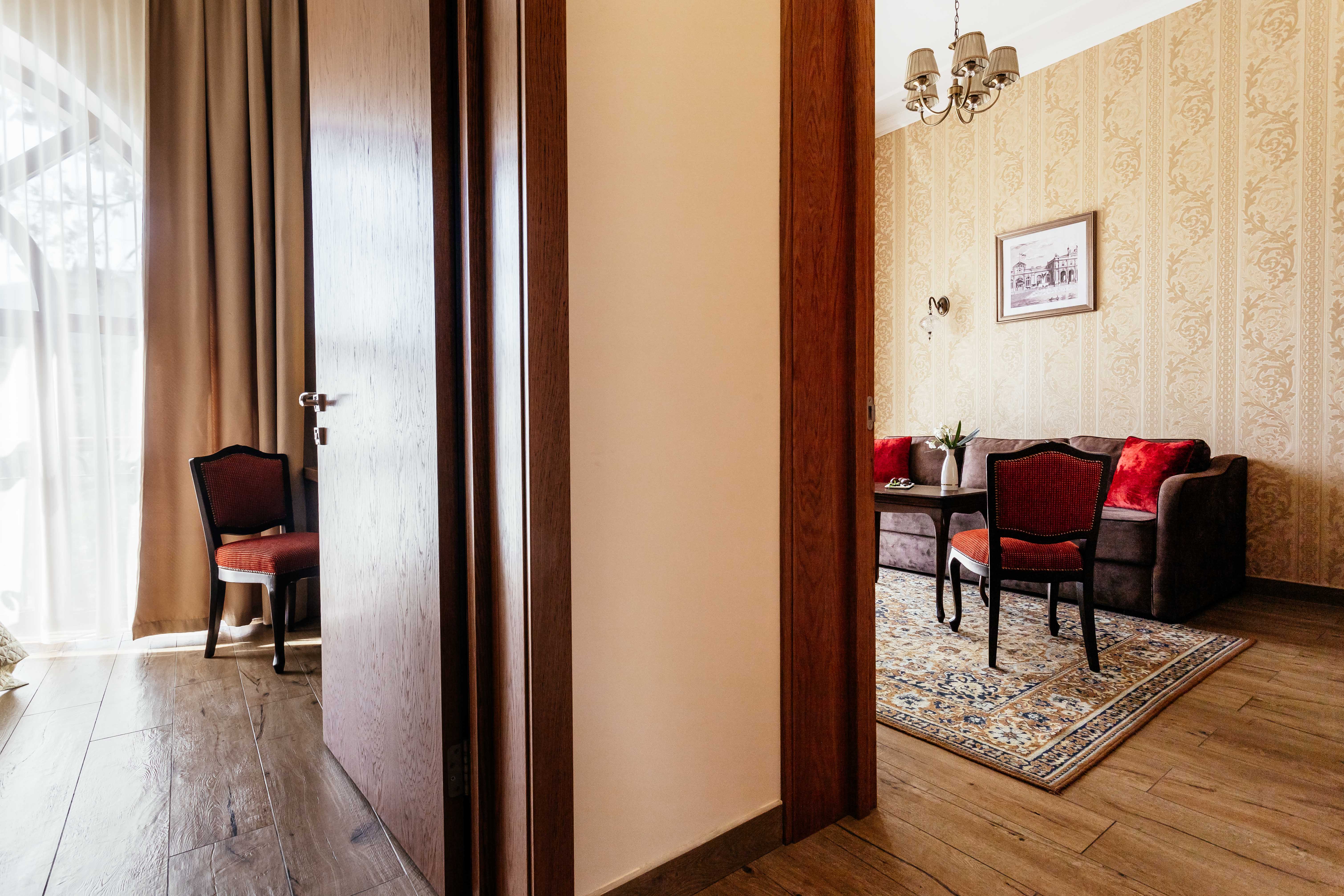 Сьюит двухкомнатный без балкона морская сторона/ парк.Главный корпус 5*