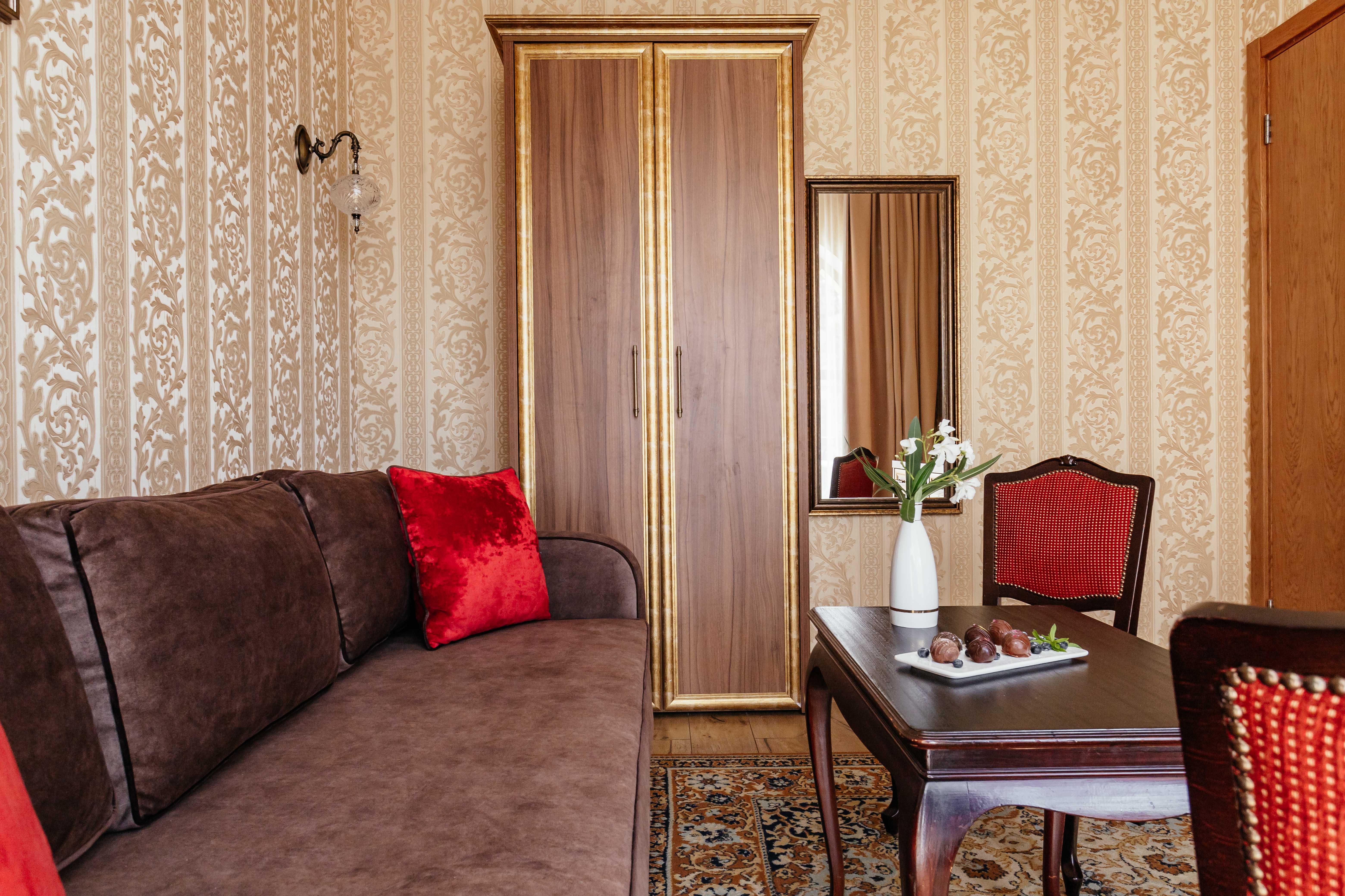 Сьюит двухкомнатный без балкона морская сторона/ парк.Главный корпус 5*