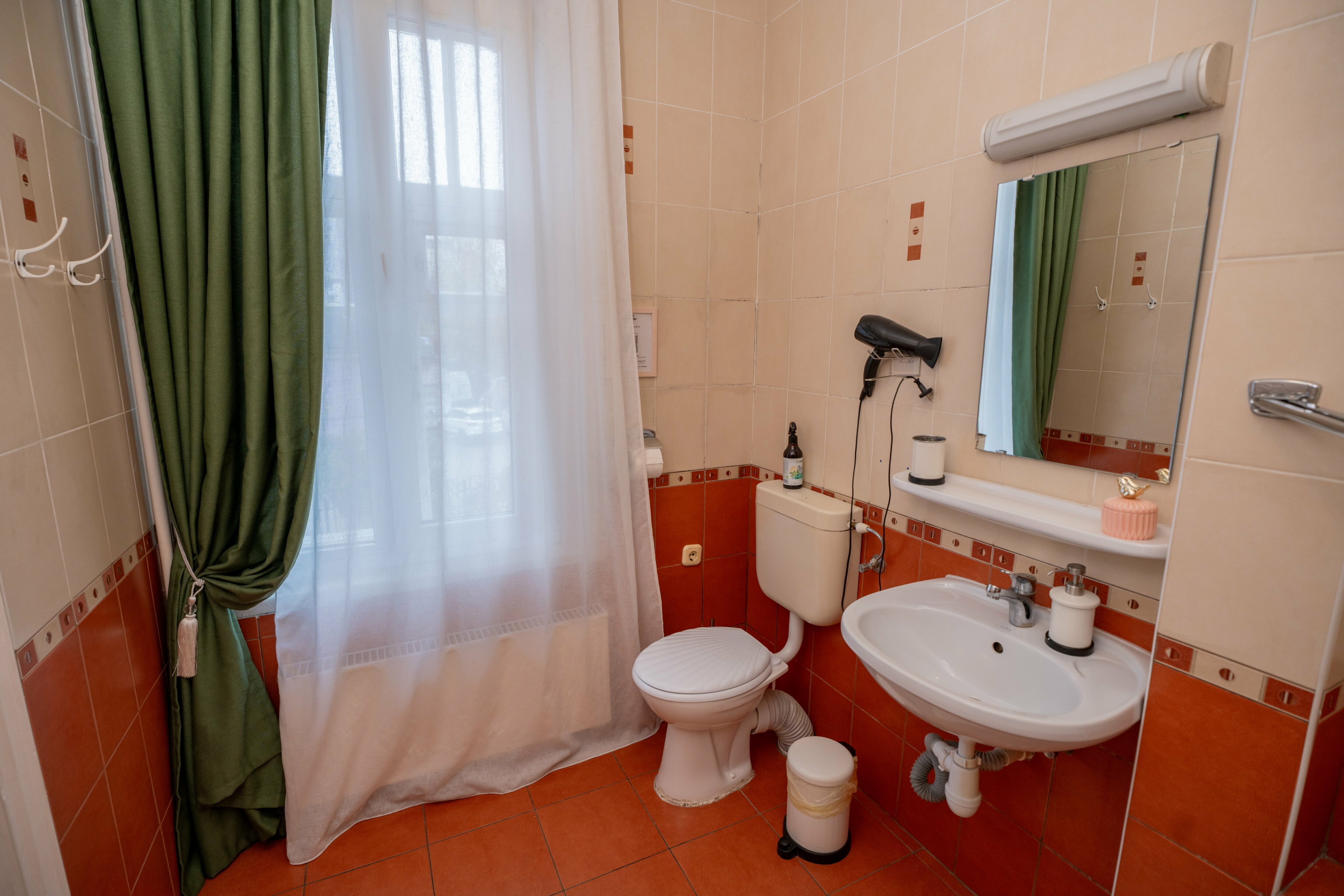 Cемейный номер с собственной ванной комнатой