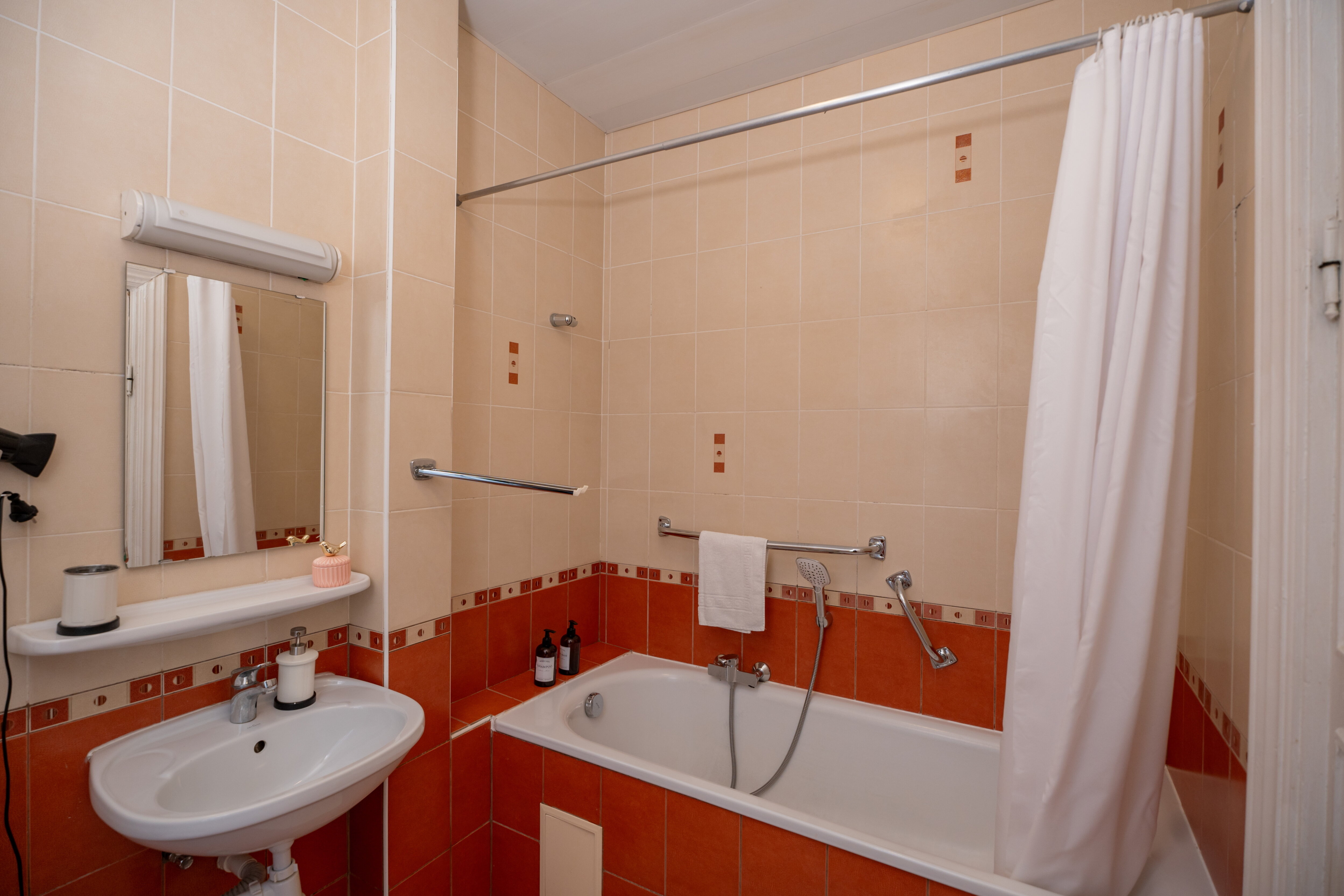 Cемейный номер с собственной ванной комнатой